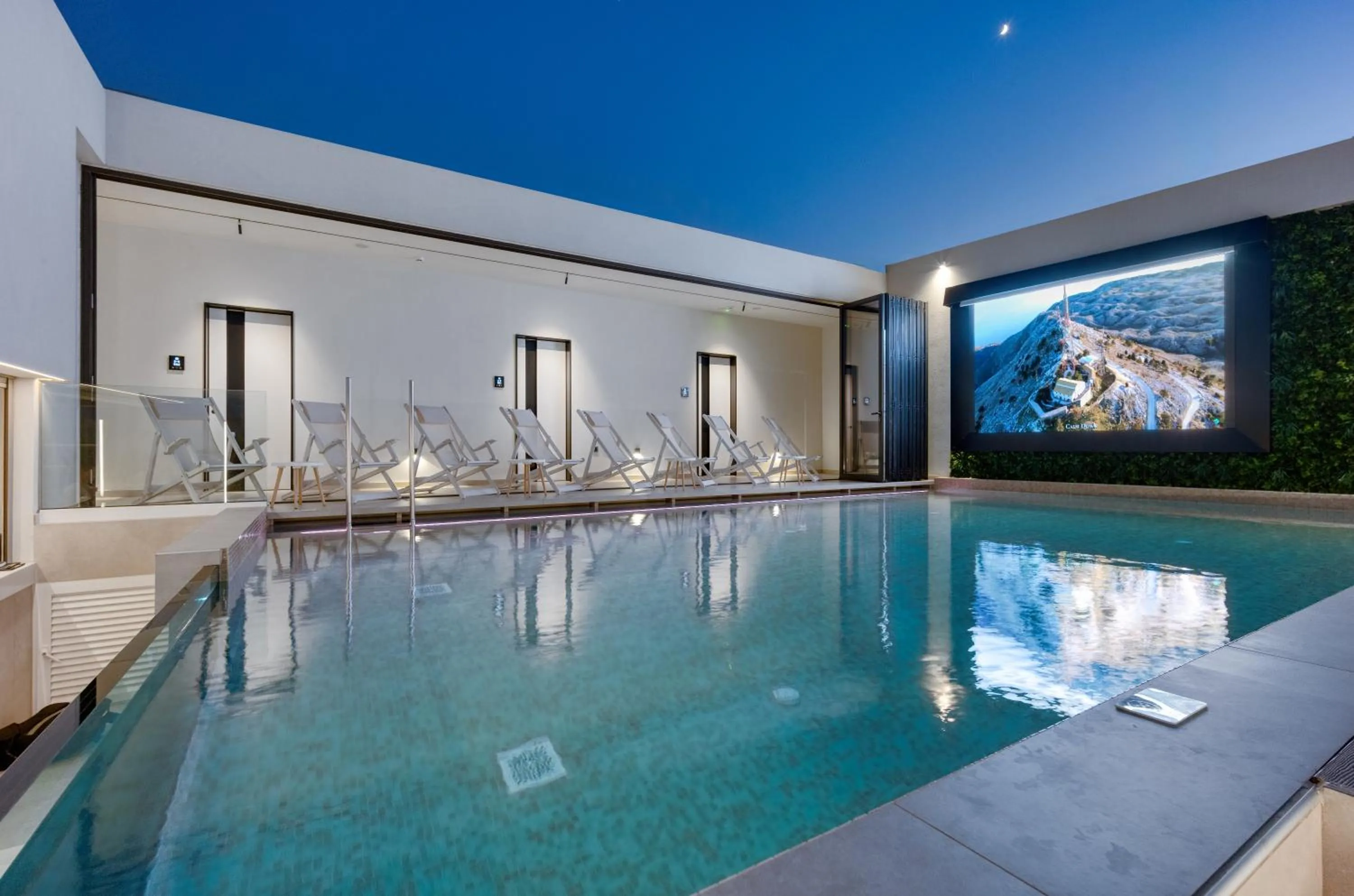 TV and multimedia in Ethereal White Resort Hotel & Spa - Adults Only