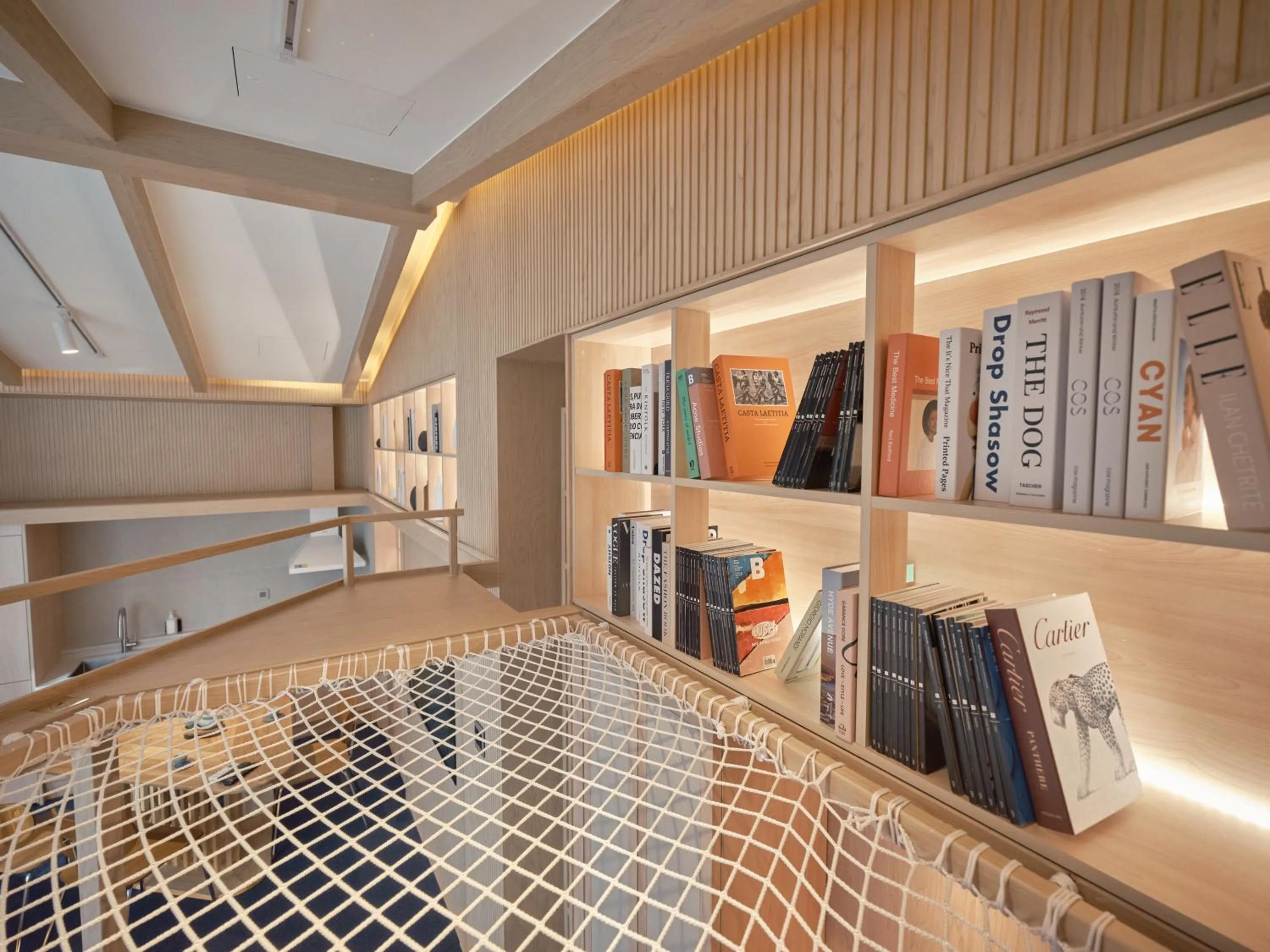 Photo of the whole room in UH Suite Seoul Square