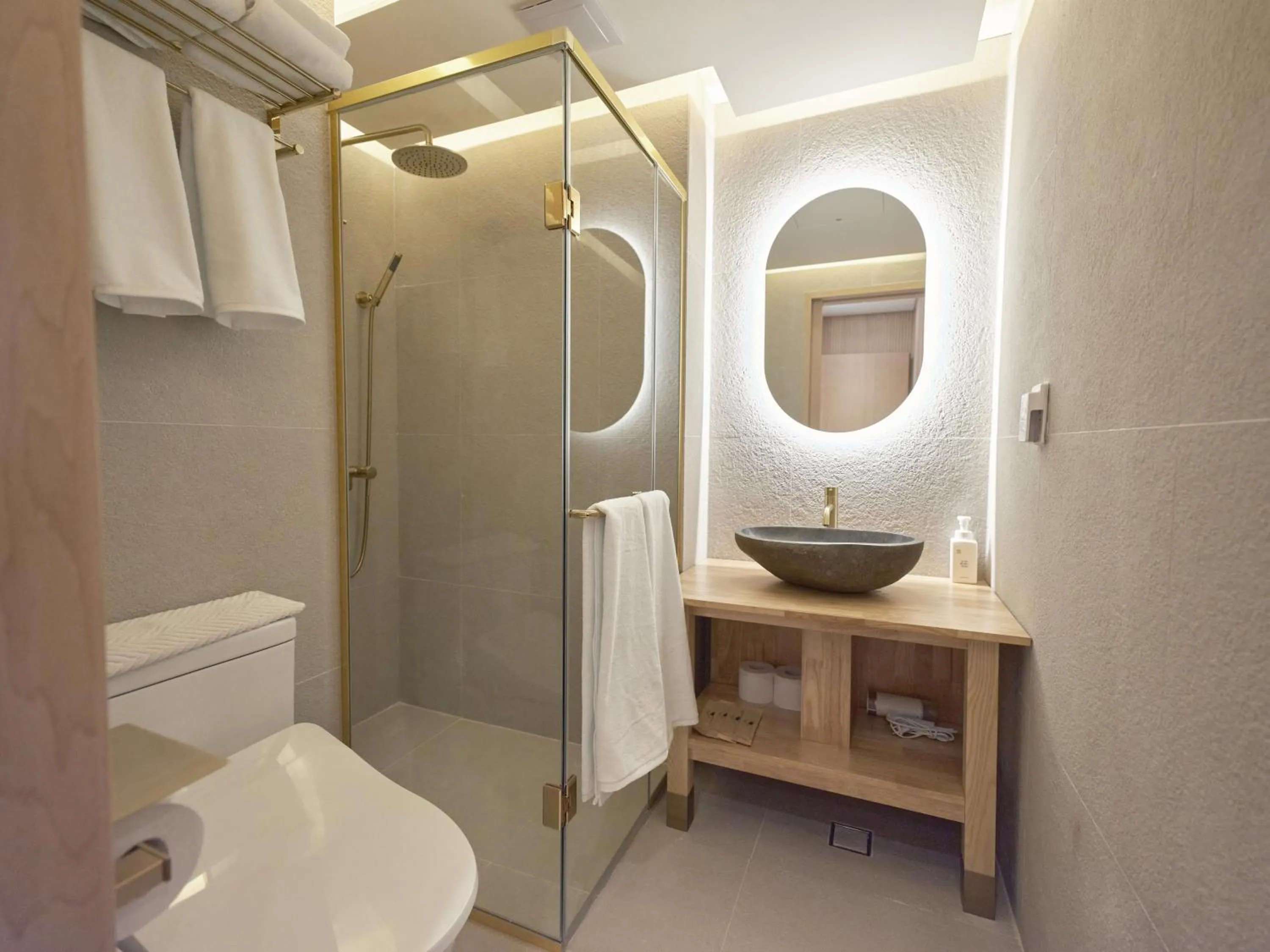 Toilet in UH Suite Seoul Square