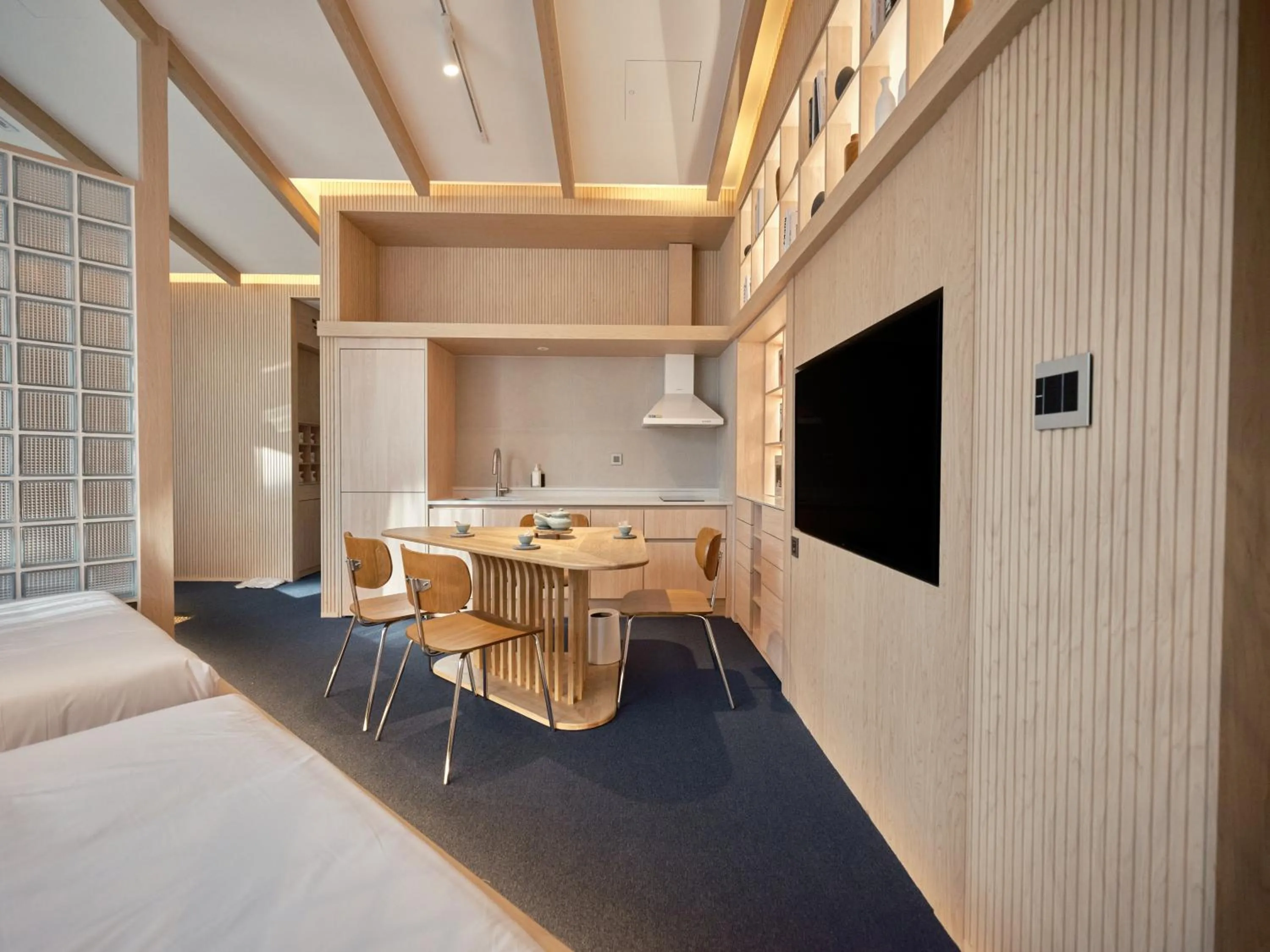 Dining area, Bed in UH Suite Seoul Square