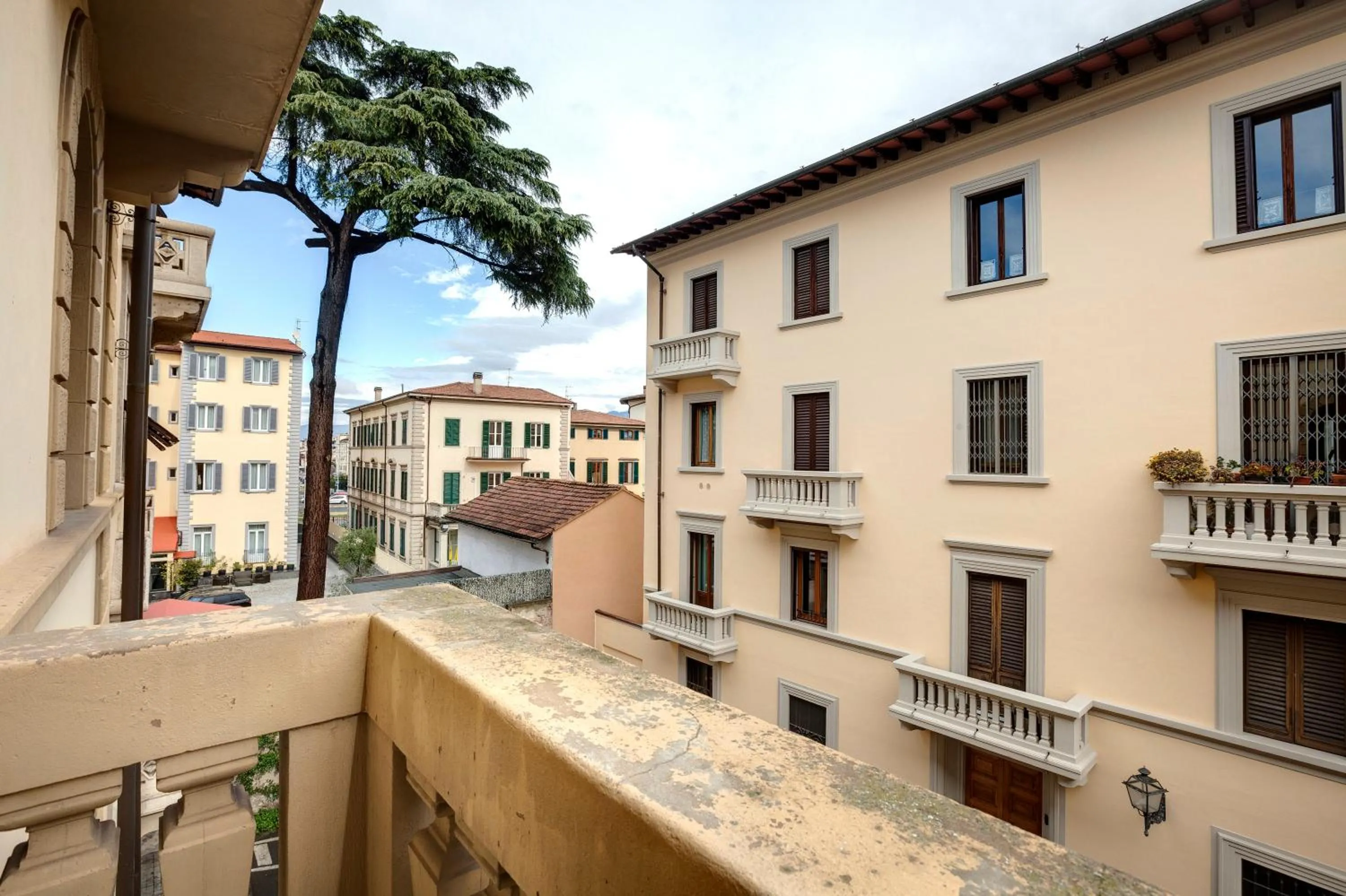 Balcony/Terrace in Magenta Apartment by Mamo Florence