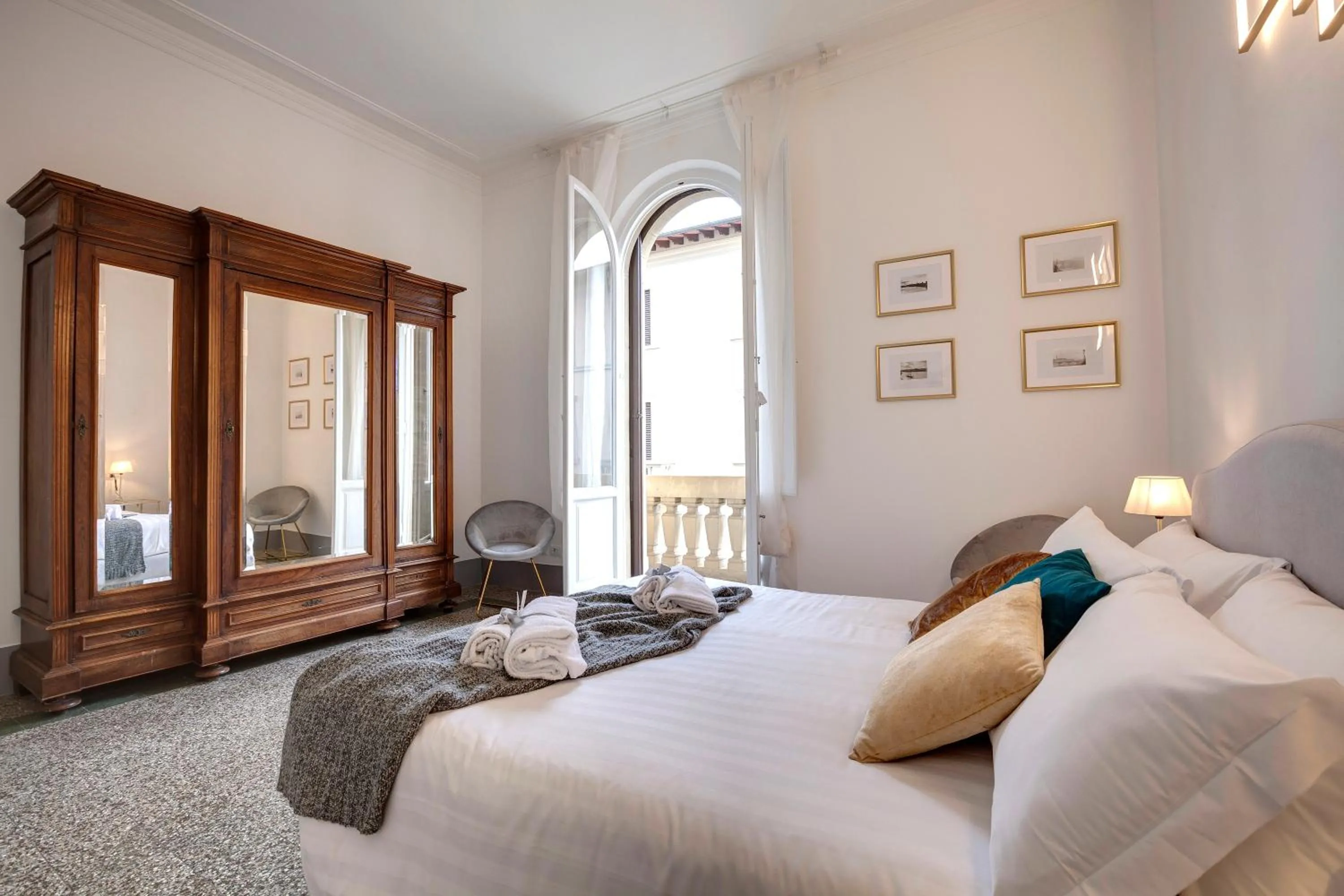 Two-Bedroom Apartment in Magenta Apartment by Mamo Florence