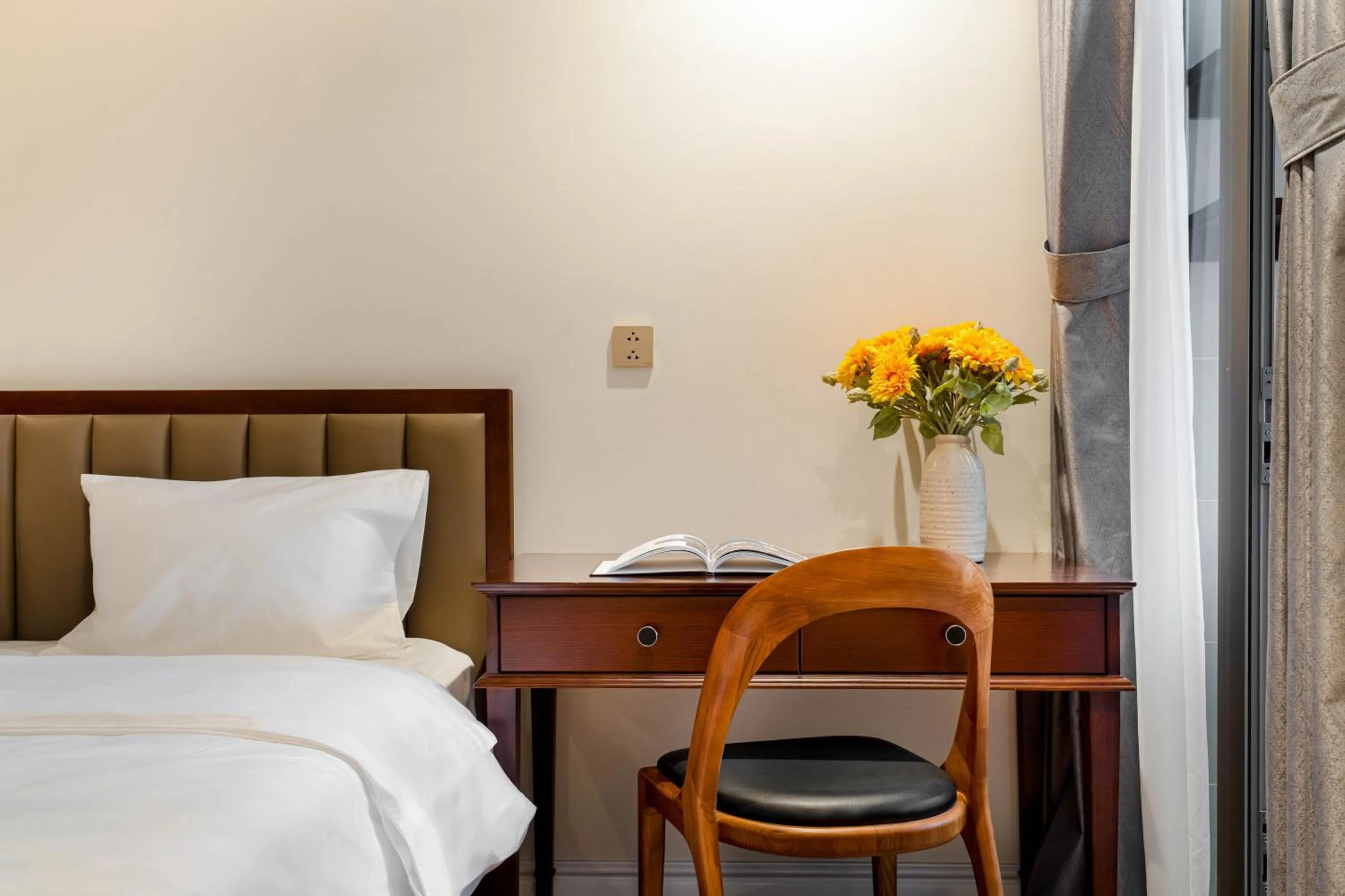 Property building, Bed in MK Riverside Apartment by Haviland