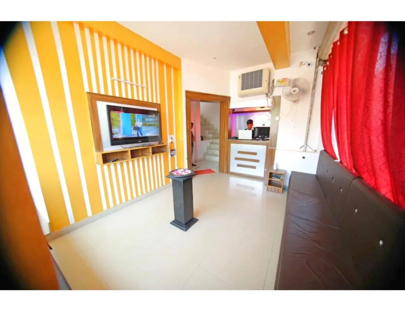 Communal lounge/ TV room in Osaka Taj Hotel, Agra