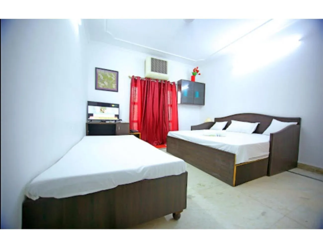 Bed in Osaka Taj Hotel, Agra