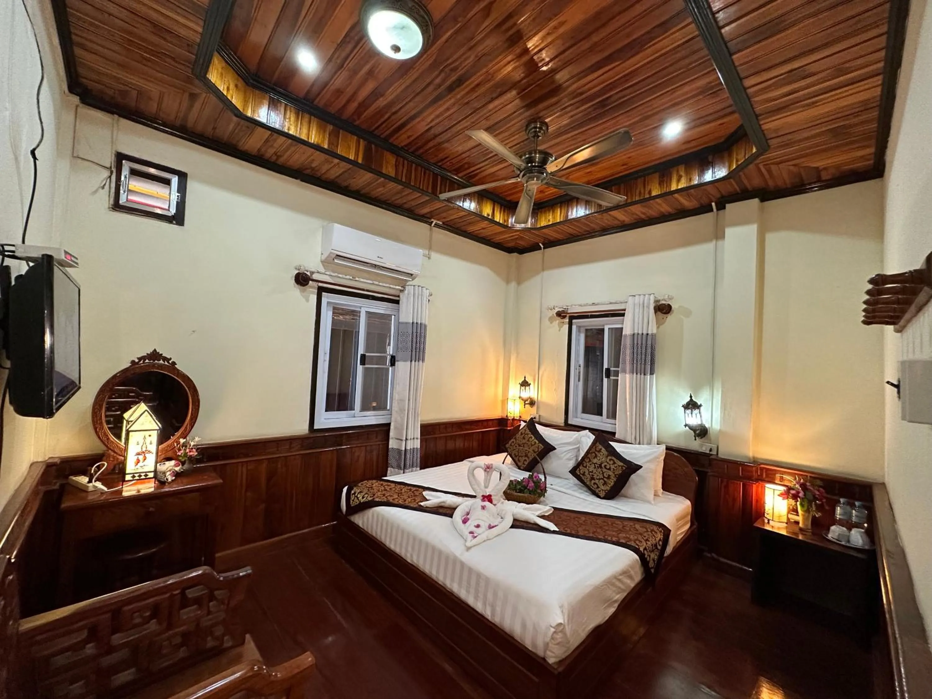 Photo of the whole room, Bed in Villa Thida Mekong Riverside