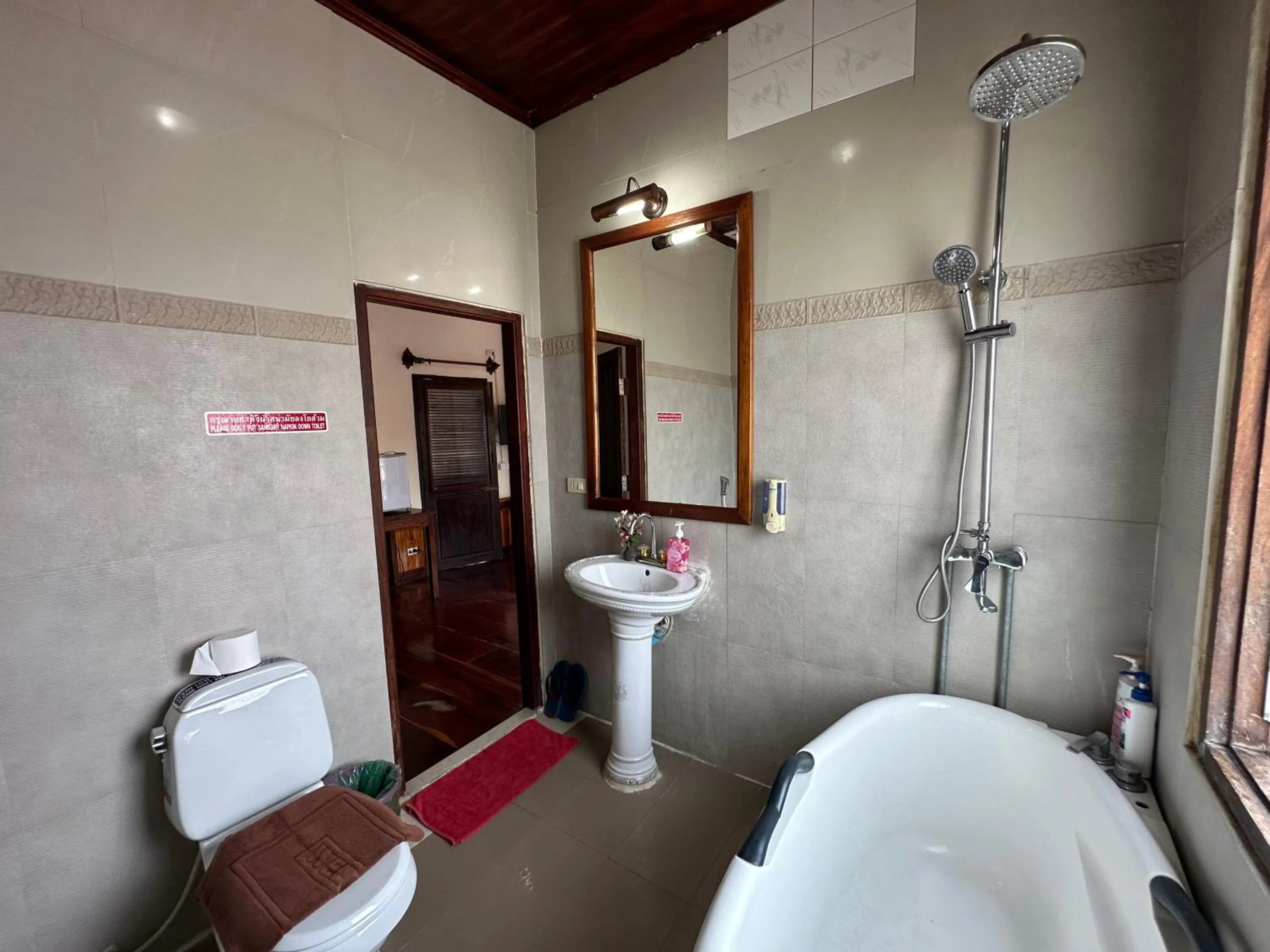 Shower in Villa Thida Mekong Riverside