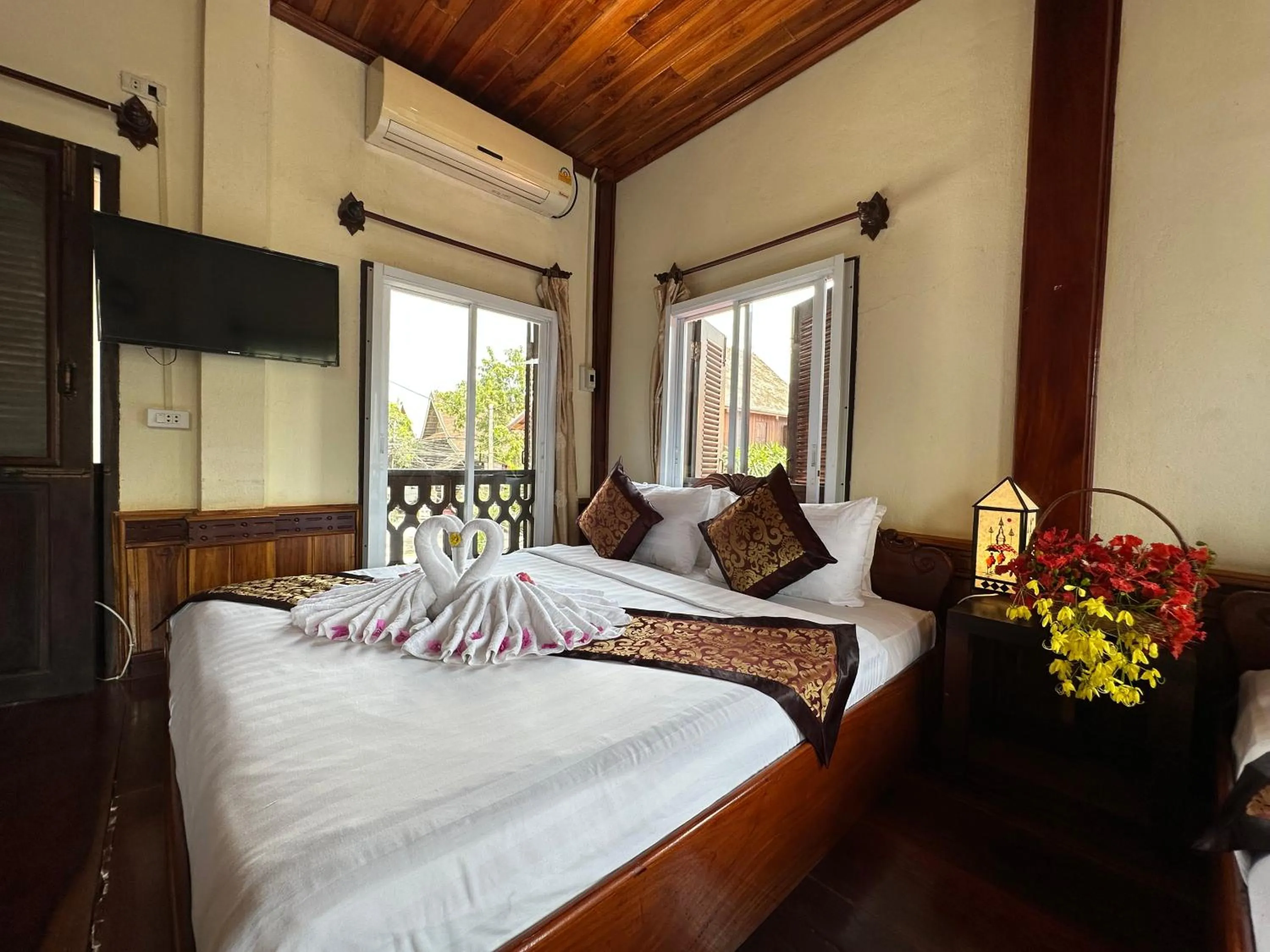 Photo of the whole room, Bed in Villa Thida Mekong Riverside