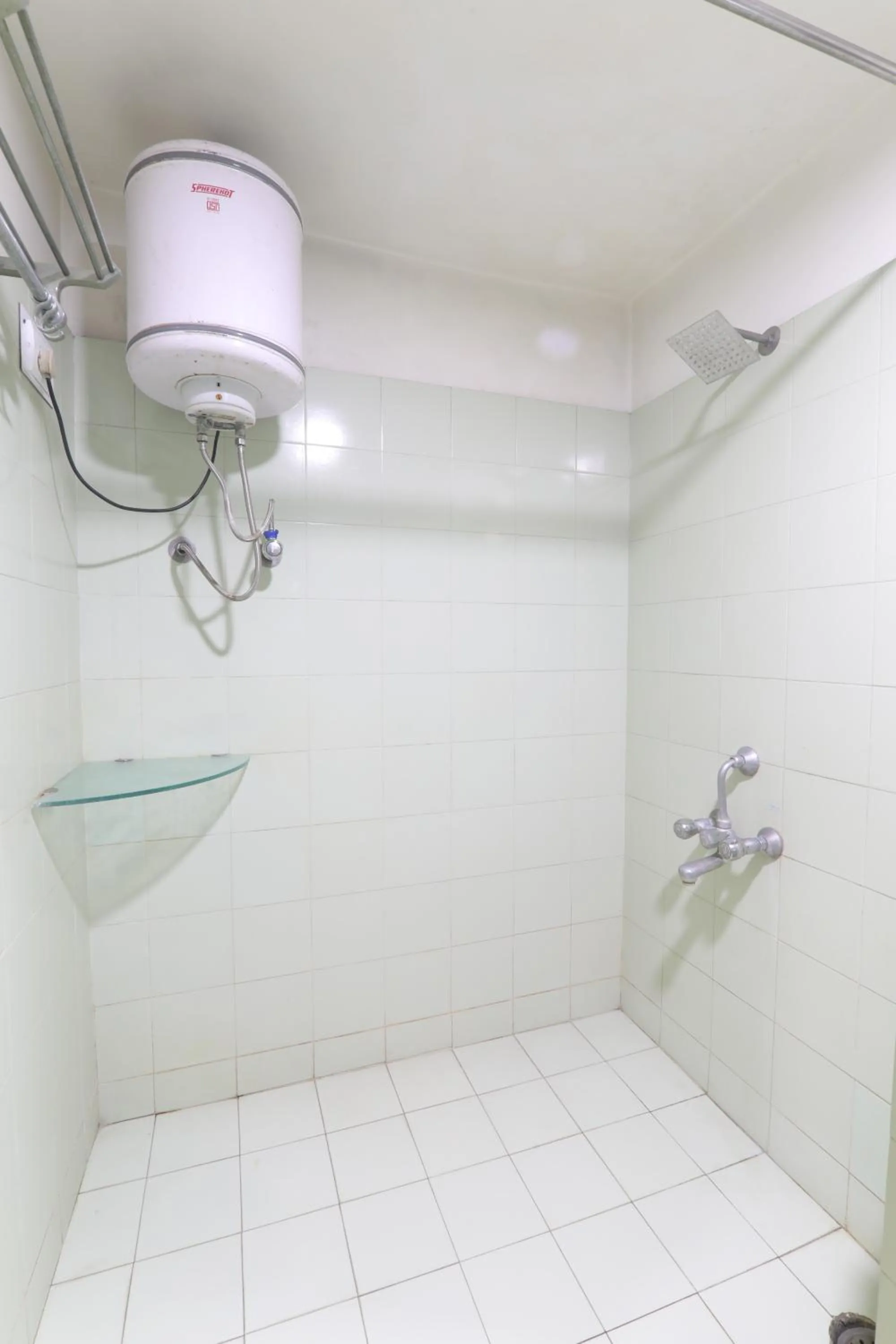 Shower in Hotel Mohan