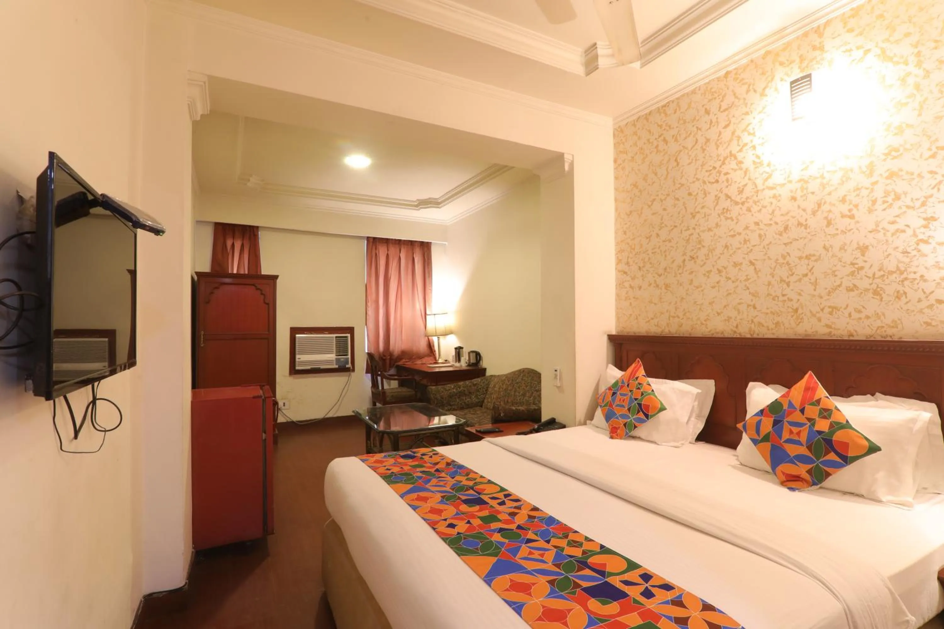 TV and multimedia, Bed in Hotel Mohan