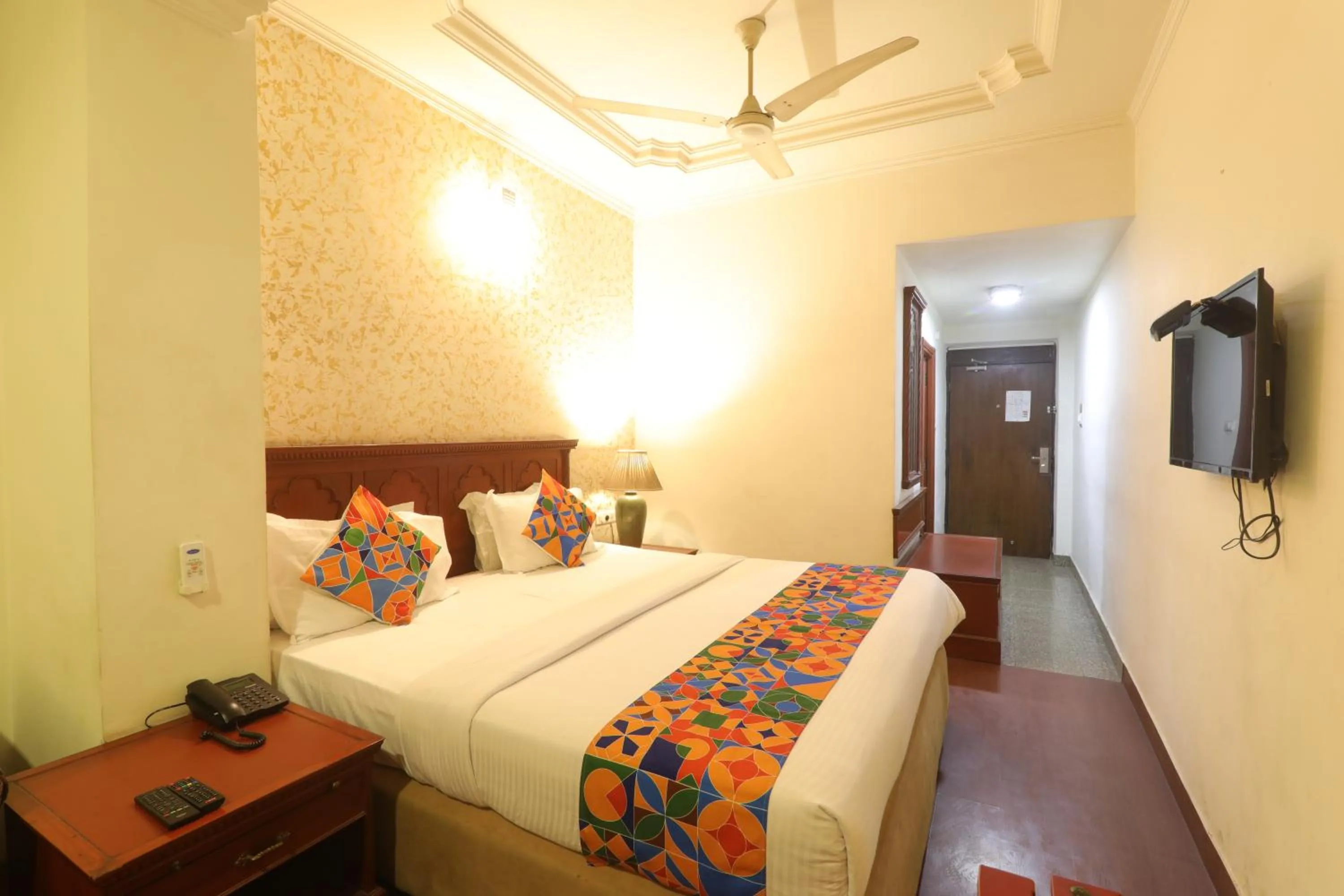 Bedroom, Bed in Hotel Mohan