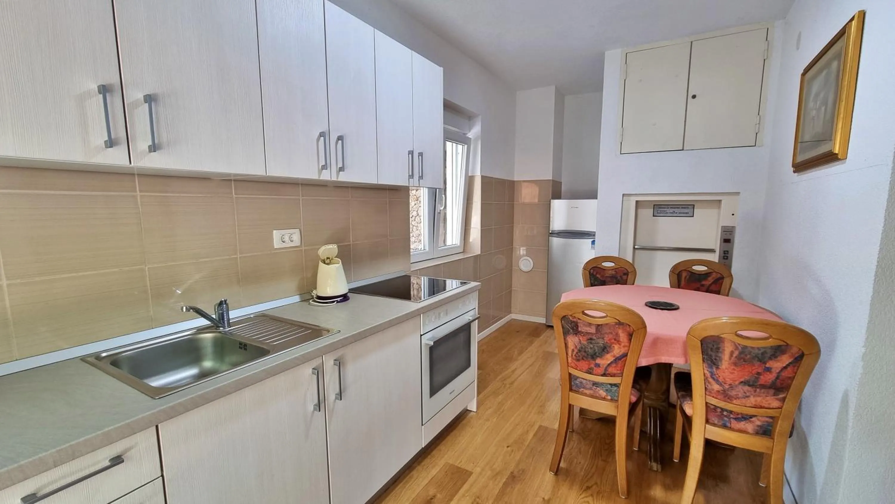 Dining area in Apartments Iko Nemira