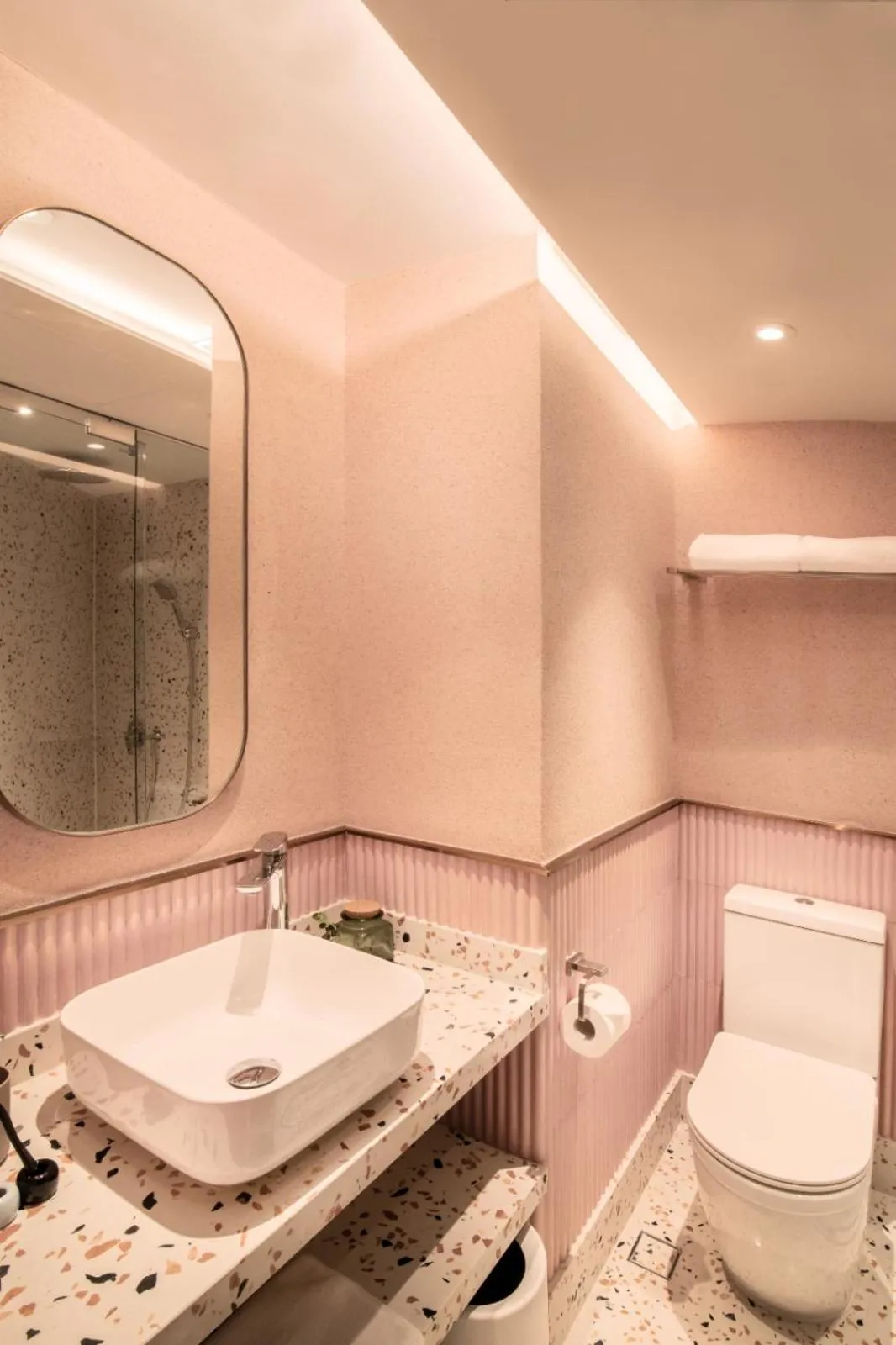 Toilet in Hillwood House Hotel