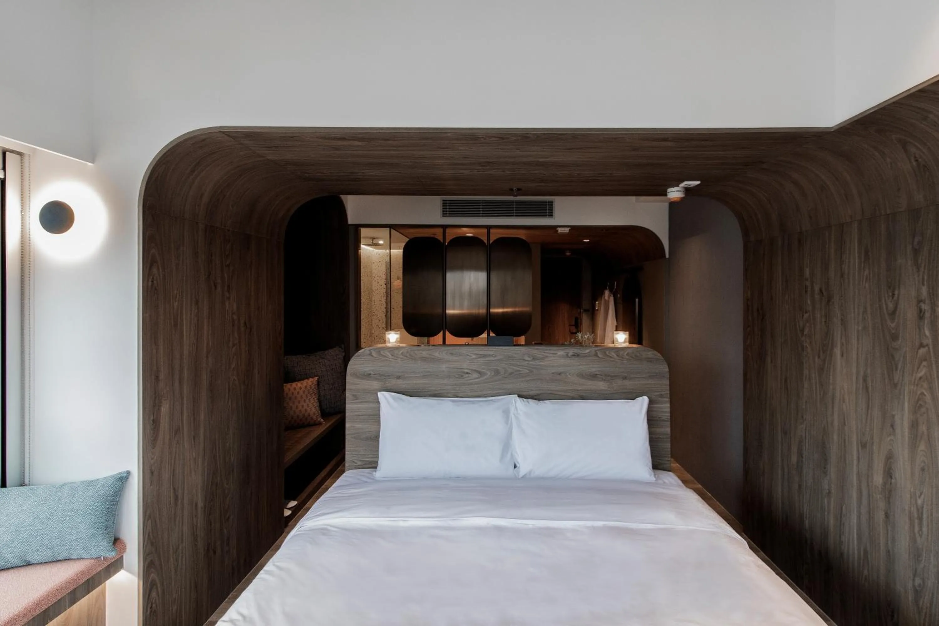 Bed in Hillwood House Hotel