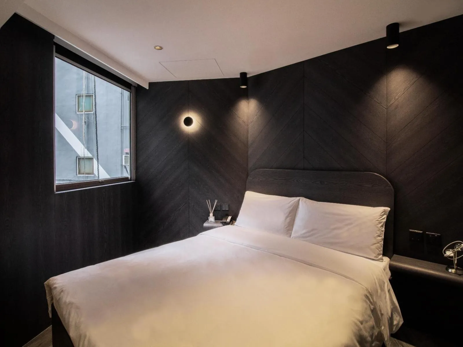 Bed in Hillwood House Hotel