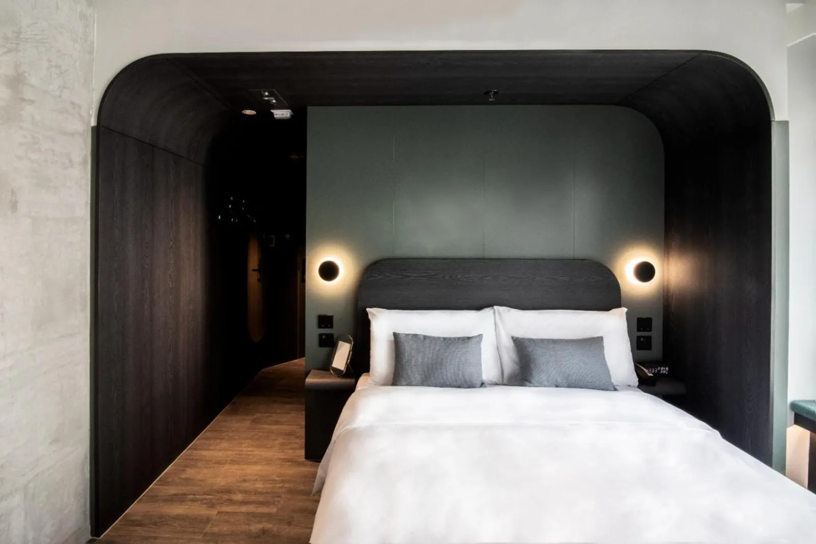 Bed in Hillwood House Hotel