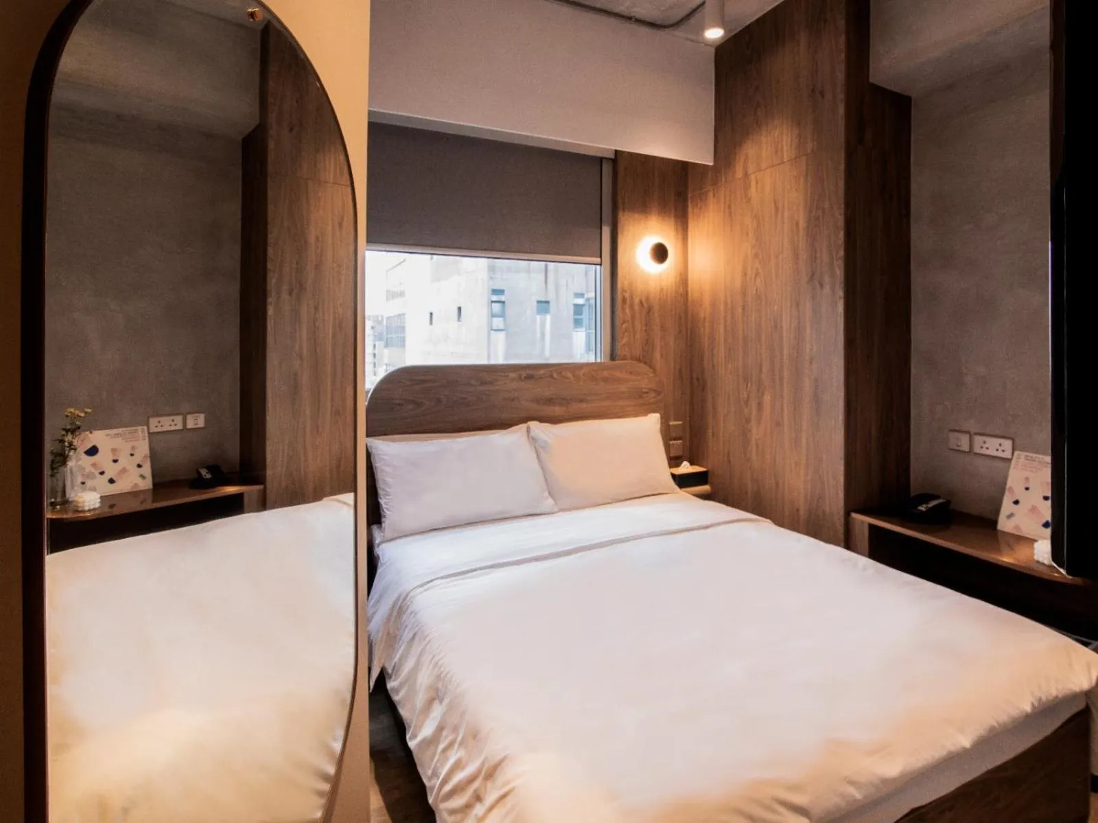 Bed in Hillwood House Hotel