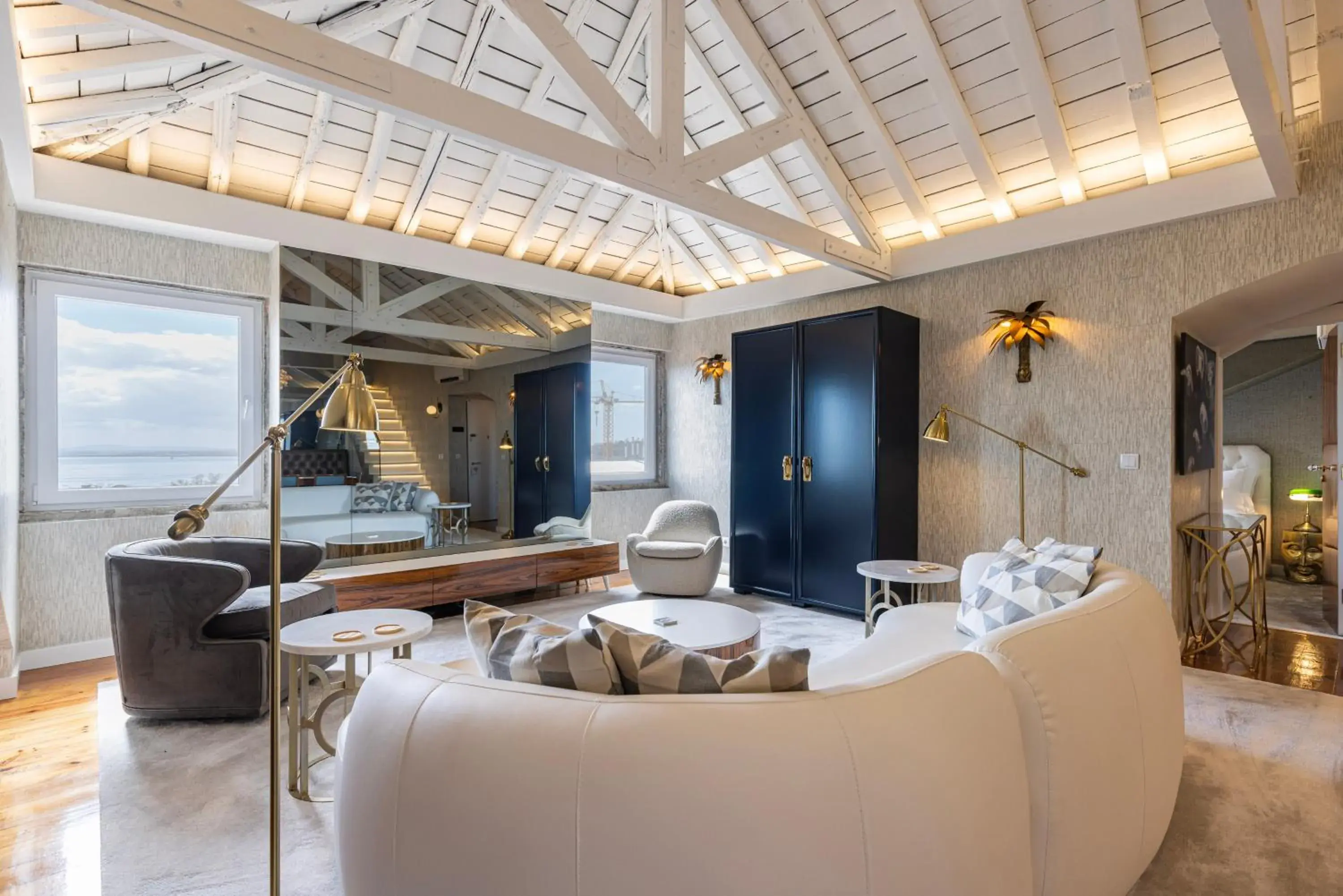 Luxury Duplex W/ River View by LovelyStay Luxury Duplex W/ River View by LovelyStay