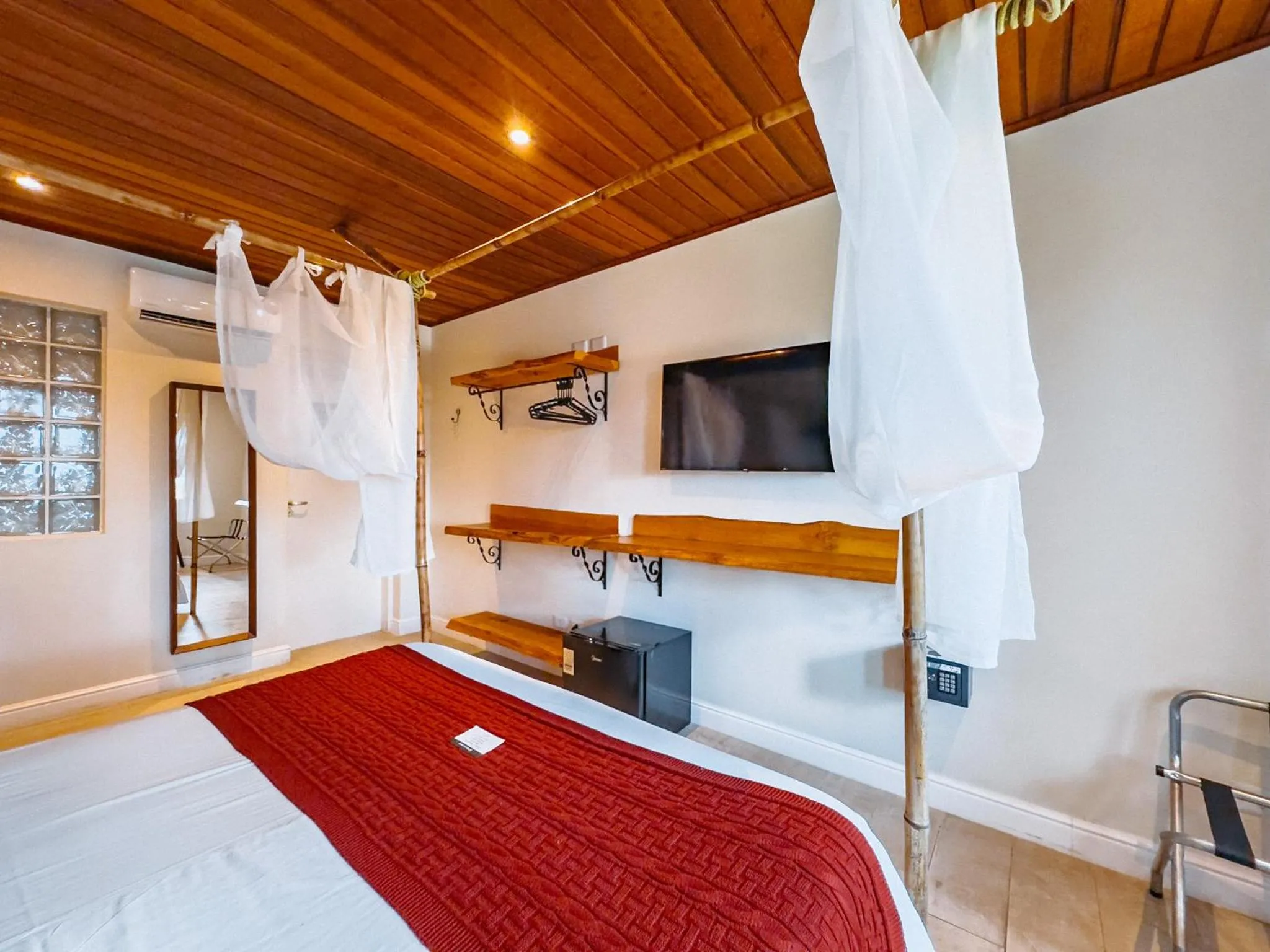 Photo of the whole room, Bed in Pousada Ville Le Mont - Campos do Jordao