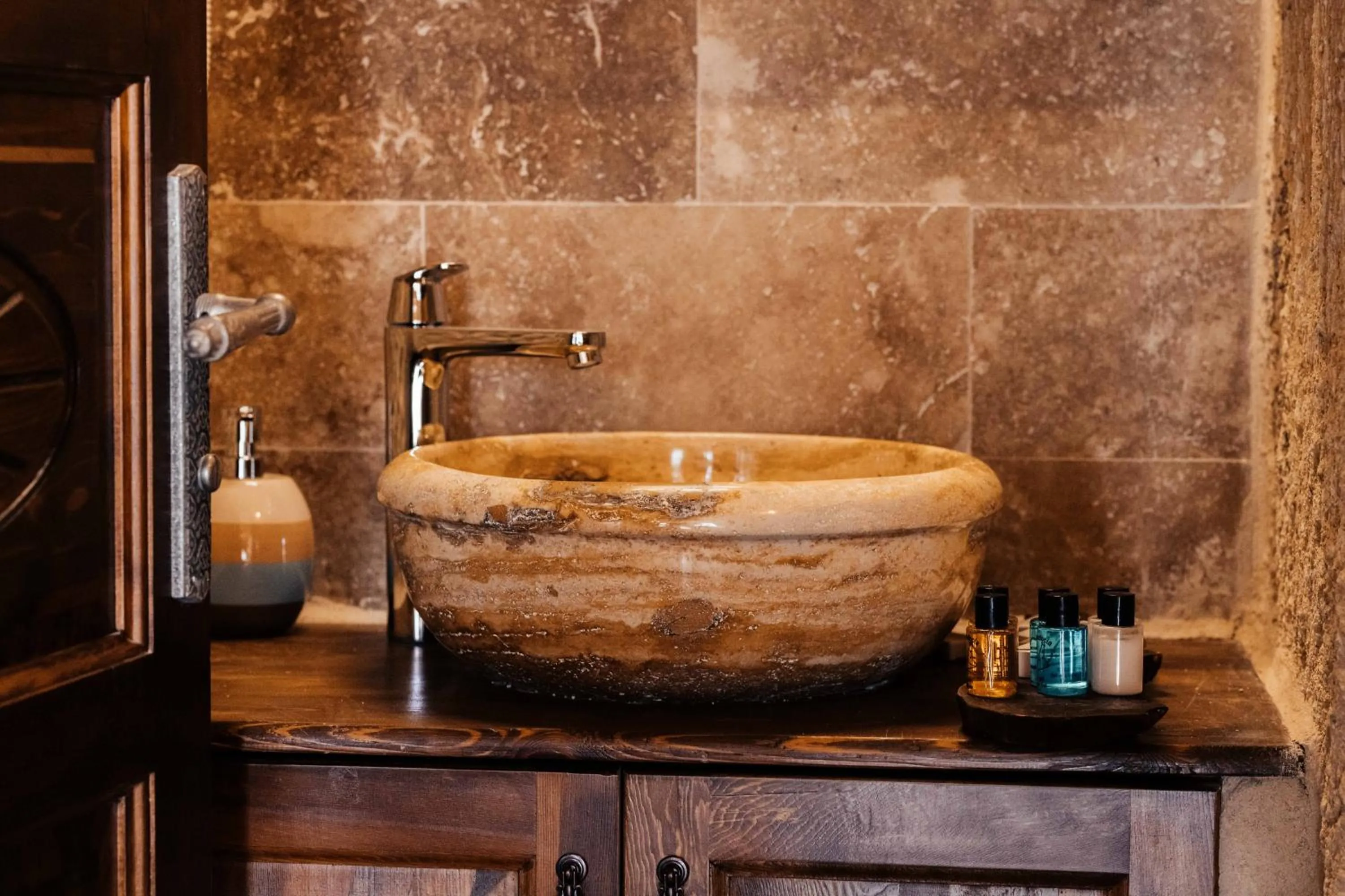 Bathroom in Bayar Cave Suites Special Class