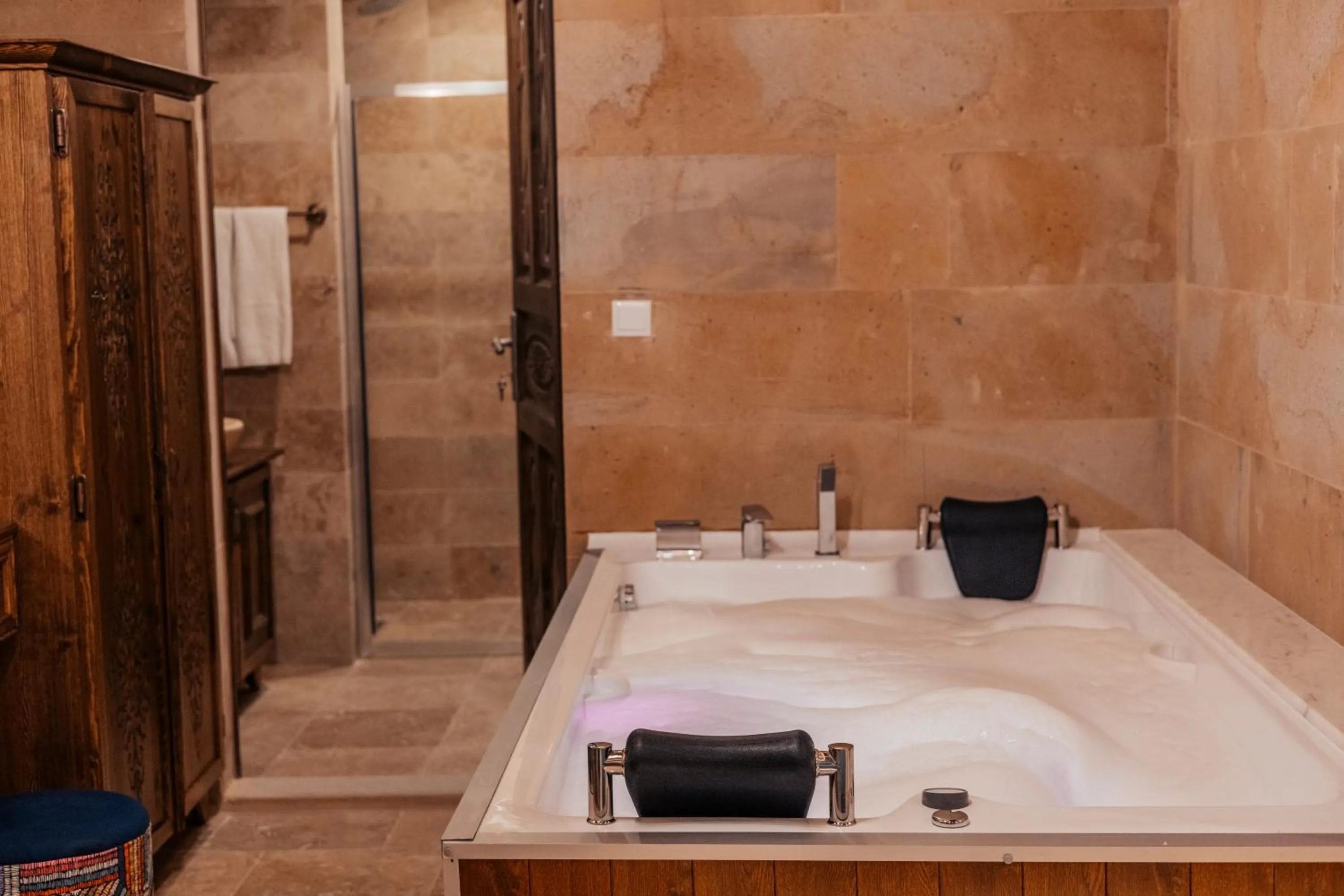 Bath in Bayar Cave Suites Special Class