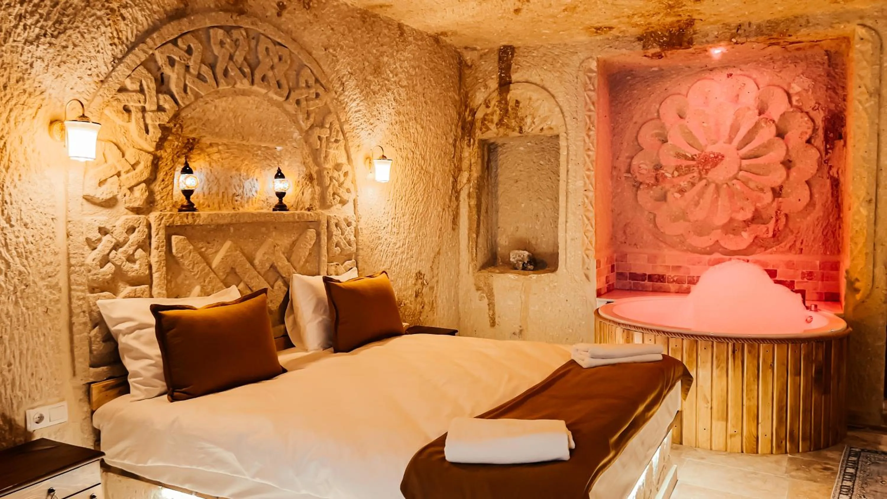 Massage, Bed in Bayar Cave Suites Special Class
