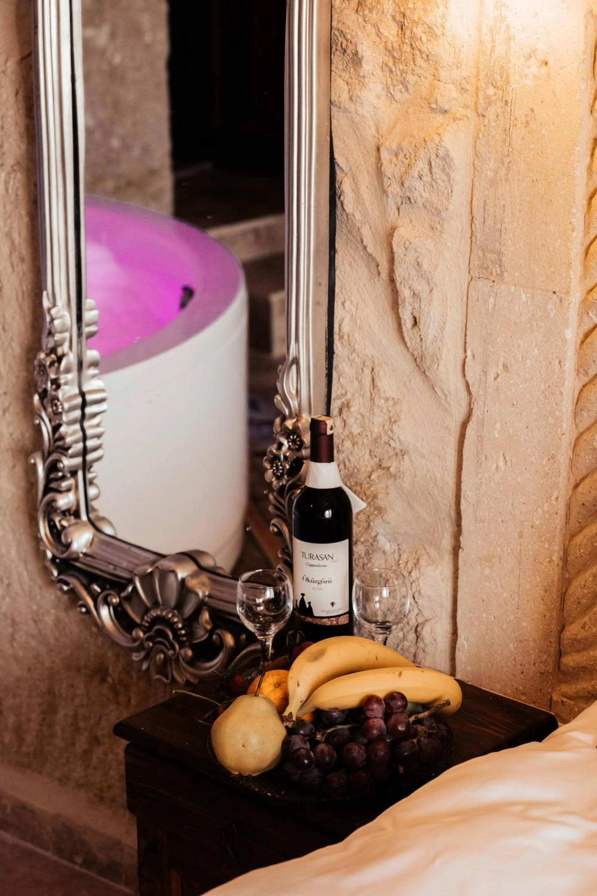 Food and drinks in Bayar Cave Suites Special Class