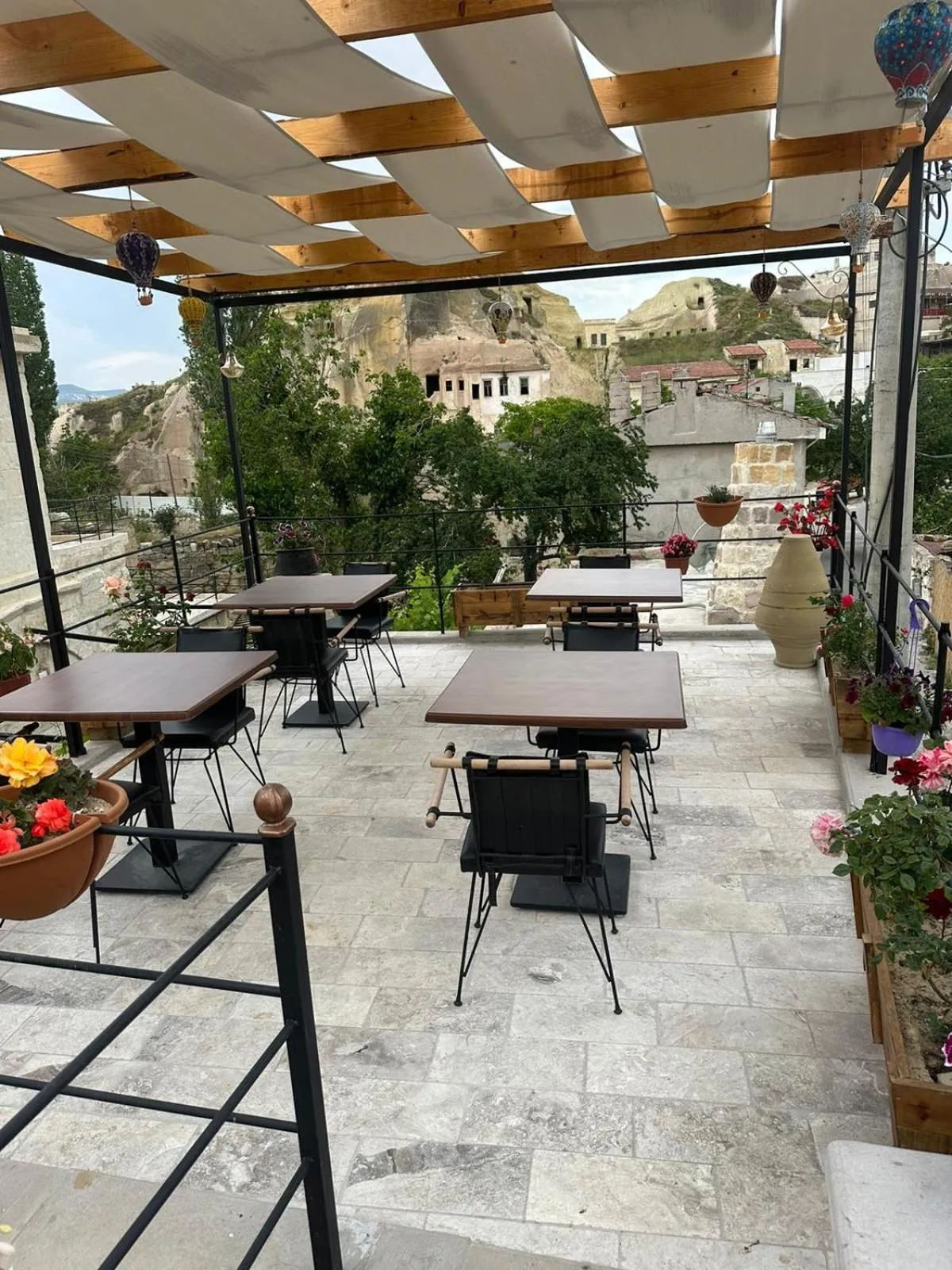 Property building in Bayar Cave Suites Special Class