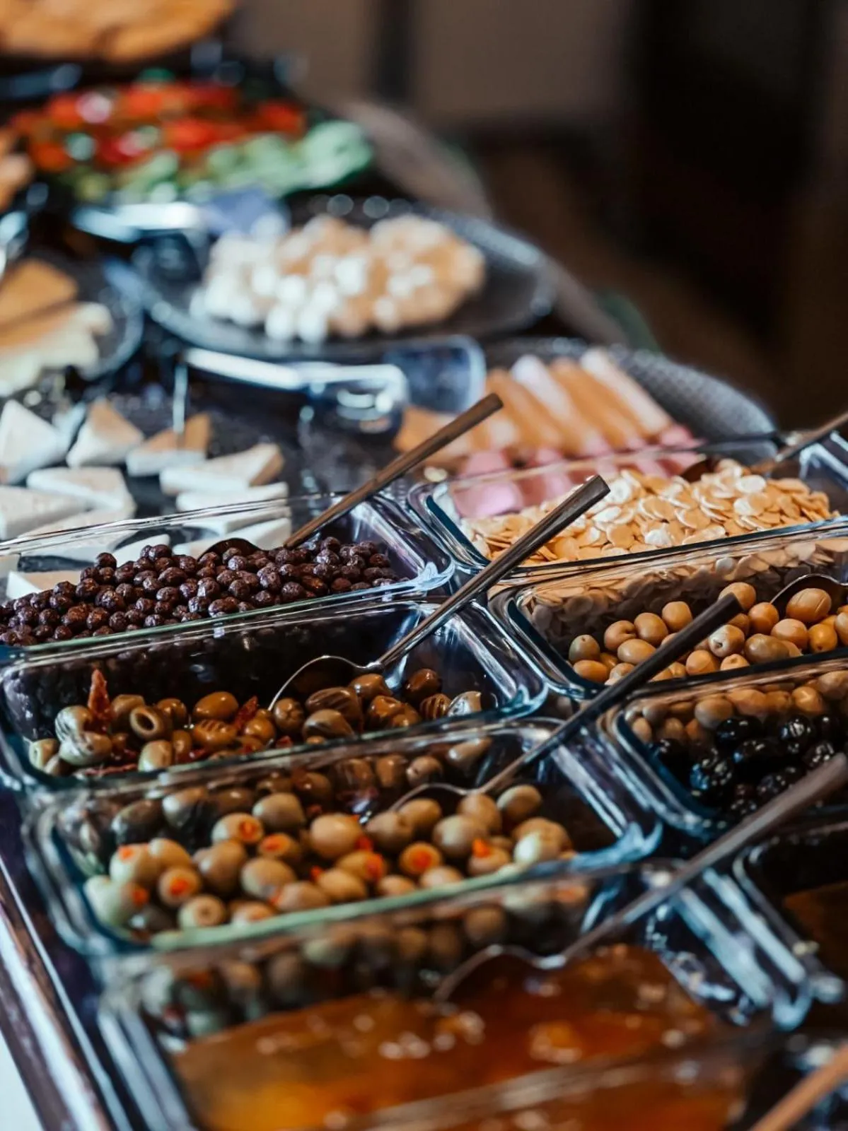 Restaurant/places to eat in Bayar Cave Suites Special Class