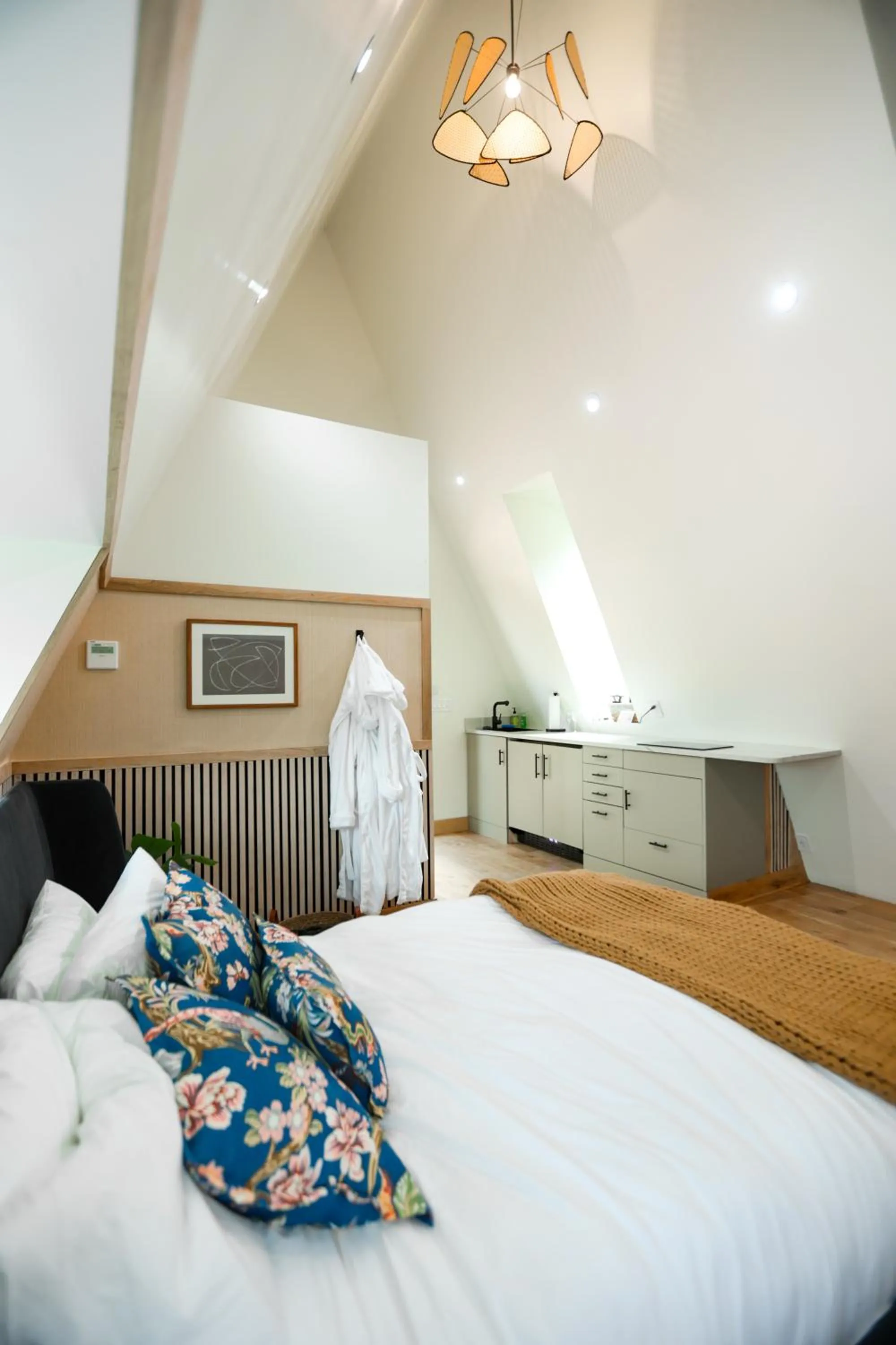 Photo of the whole room, Bed in Finger Lakes Treehouse