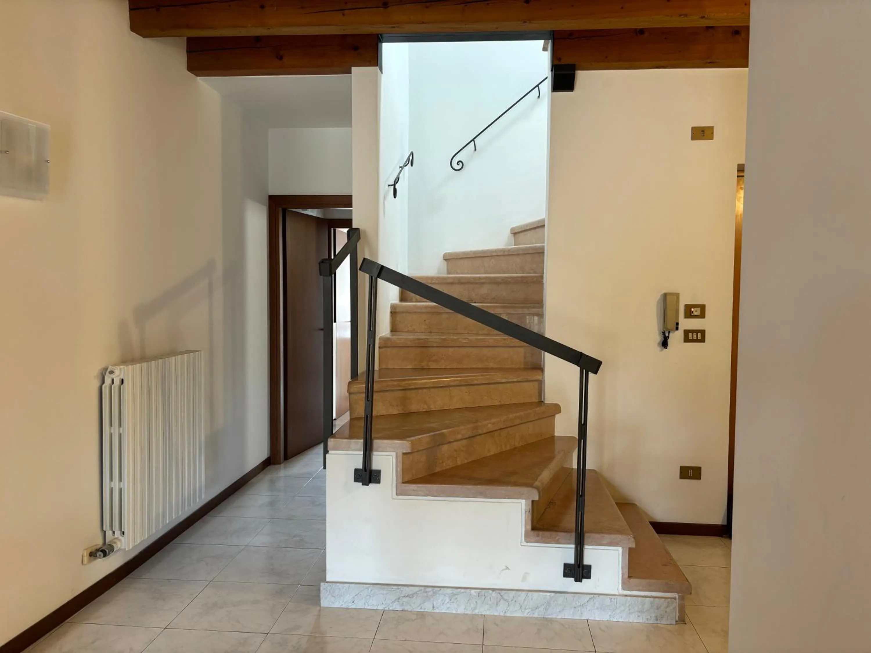 Decorative detail in VERONETTA 52