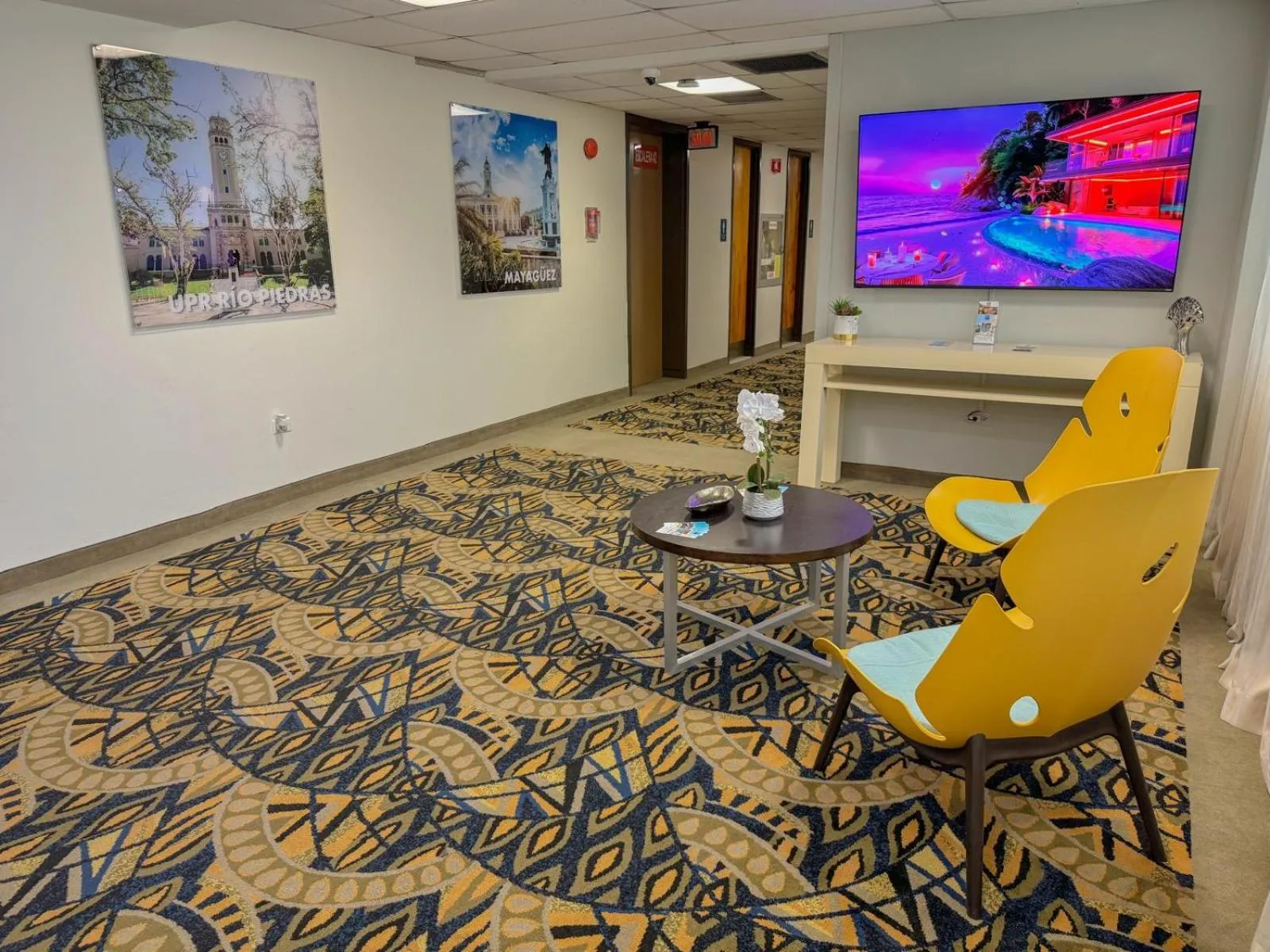 Seating area in Ficus Hotel