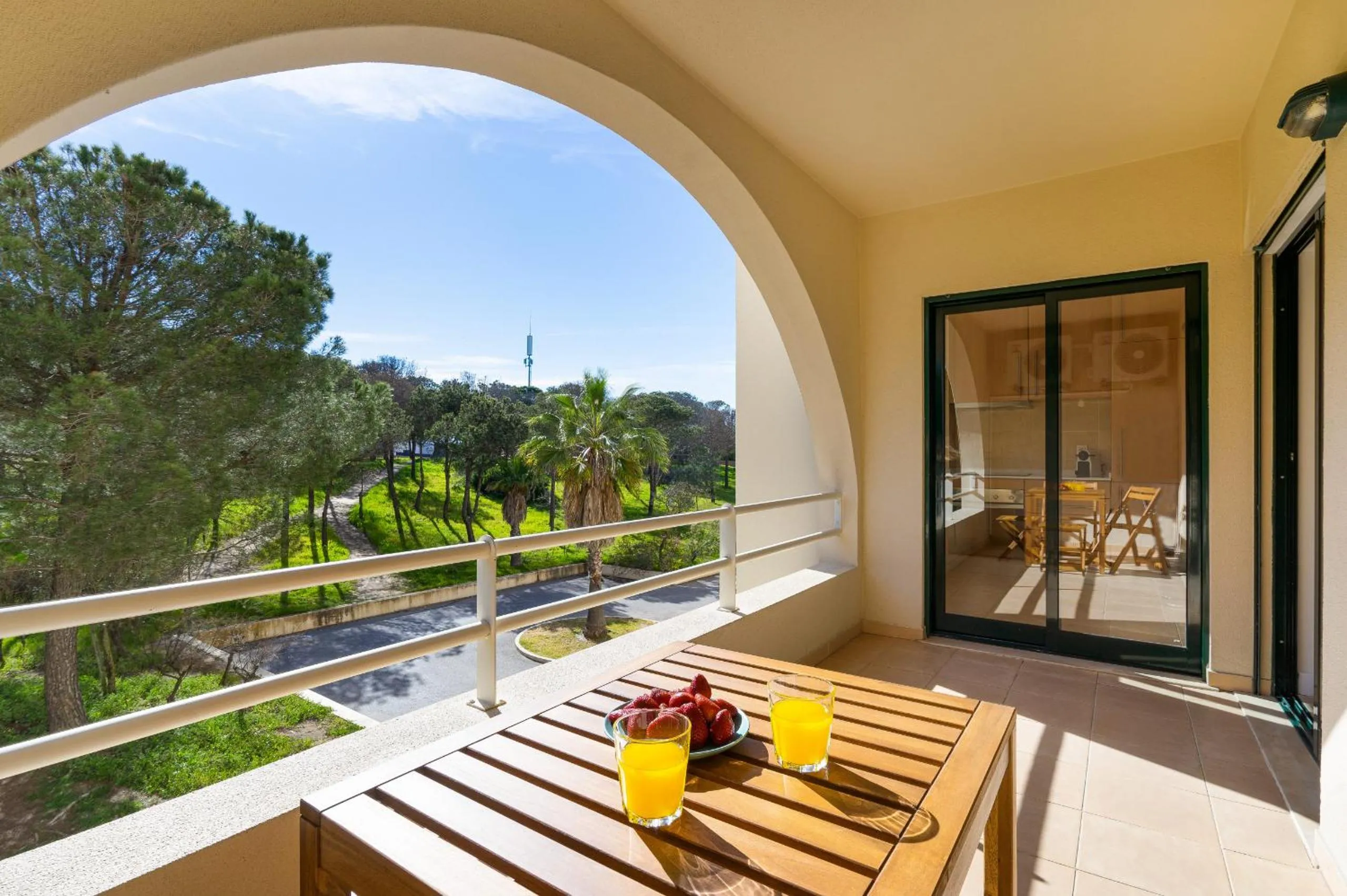 Salgados Sunny Beach Apt - 7 min walk from Beach by Lisbeyond