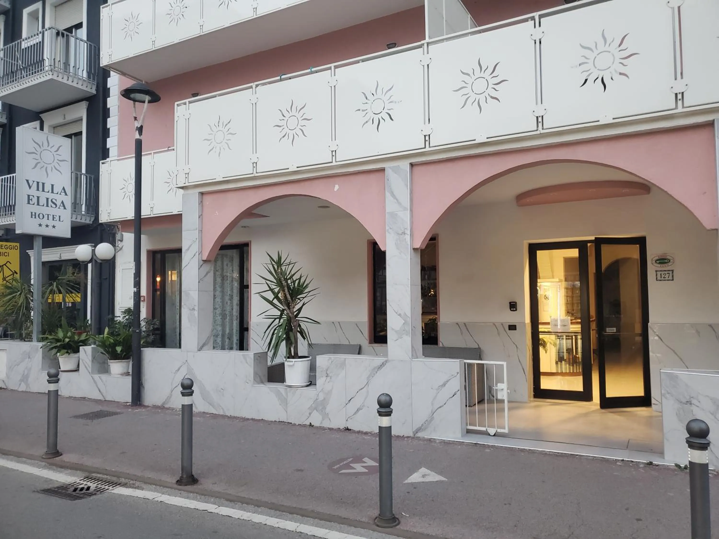 Facade/entrance in HOTEL VILLA ELISA