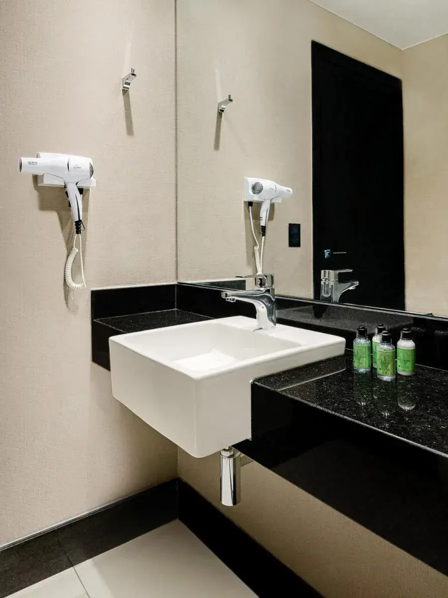 Executive Twin Room with City View - single occupancy in NH HOTEL FEIRA DE SANTANA Executive Twin Room with City View - single occupancy in NH HOTEL FEIRA DE SANTANA