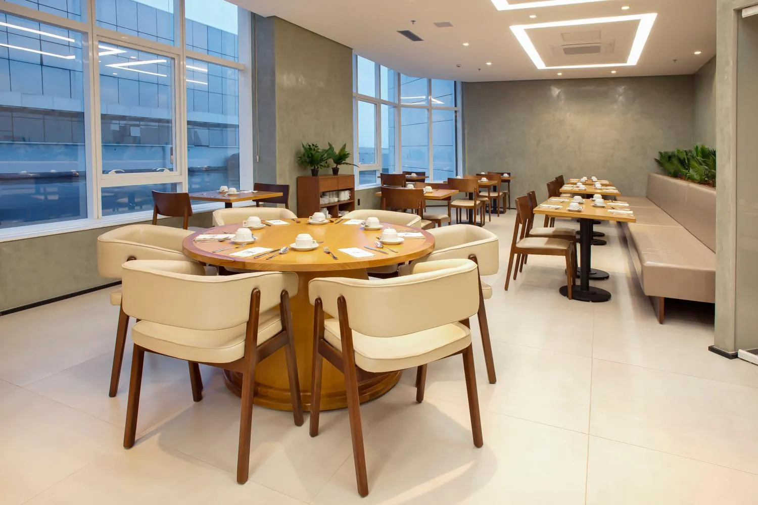 Restaurant/places to eat in NH HOTEL FEIRA DE SANTANA