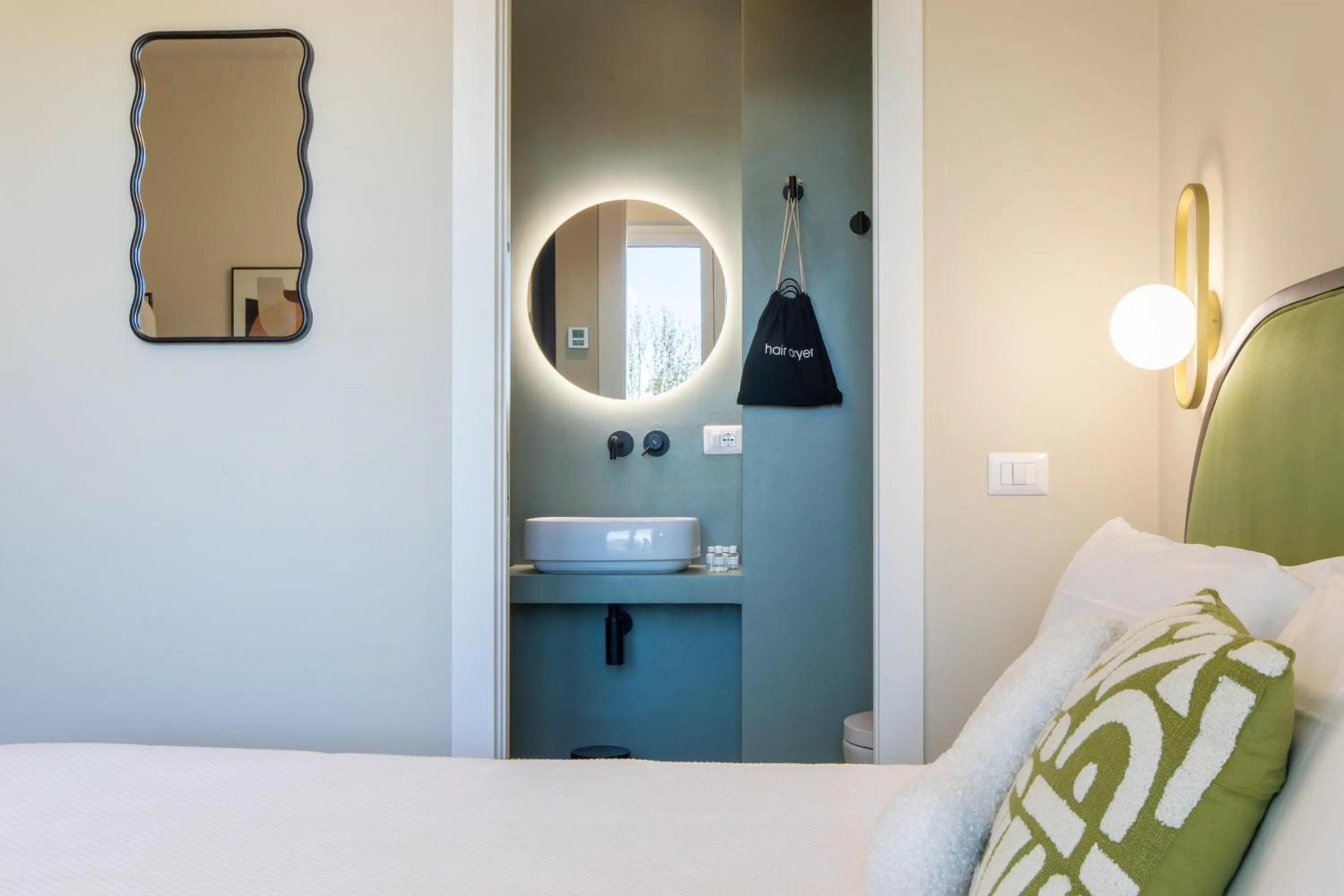 Bedroom, Bed in Daplace - Corso Sempione Suites