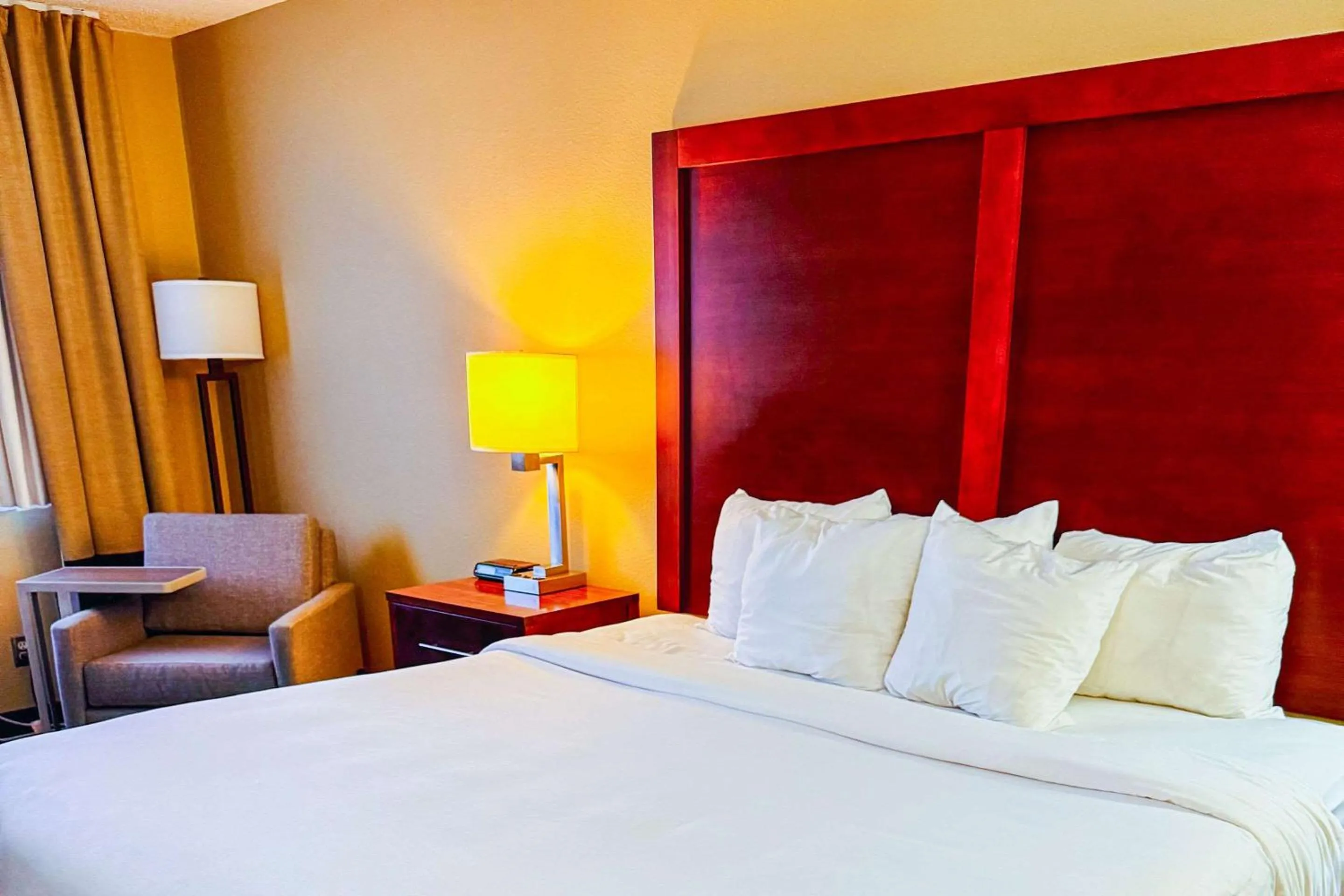 Bedroom, Bed in Comfort Inn Colville