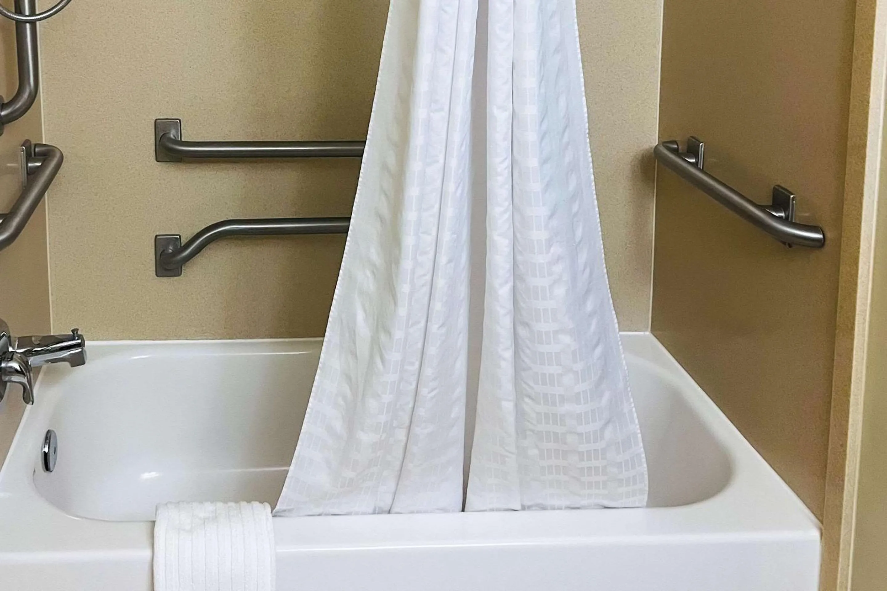 Bedroom in Comfort Inn Colville