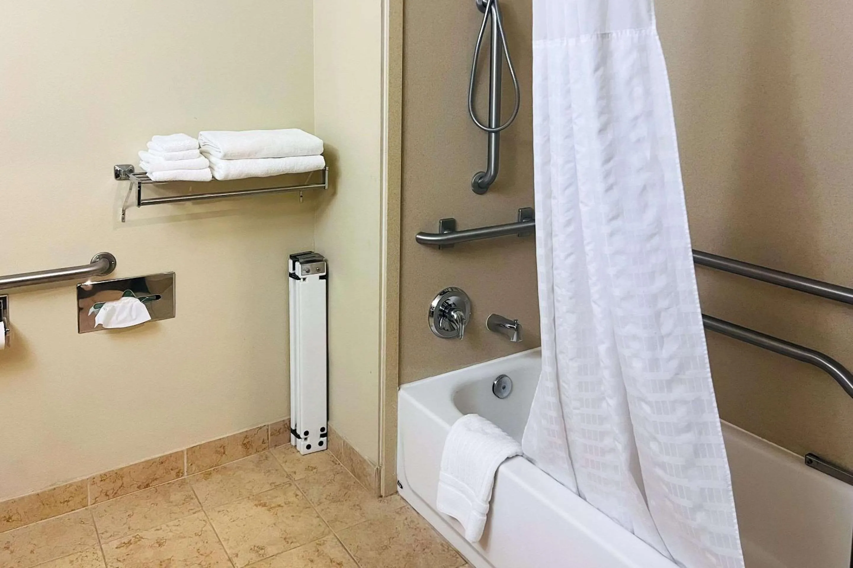 Bedroom in Comfort Inn Colville