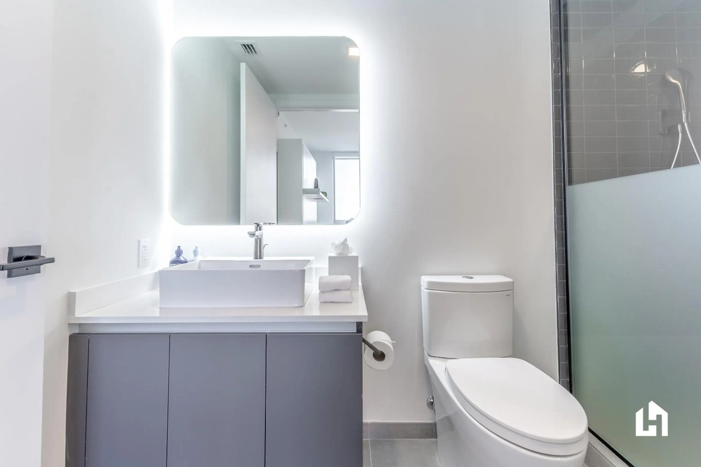 Bathroom in Downtown Miami Condos by Lua Host