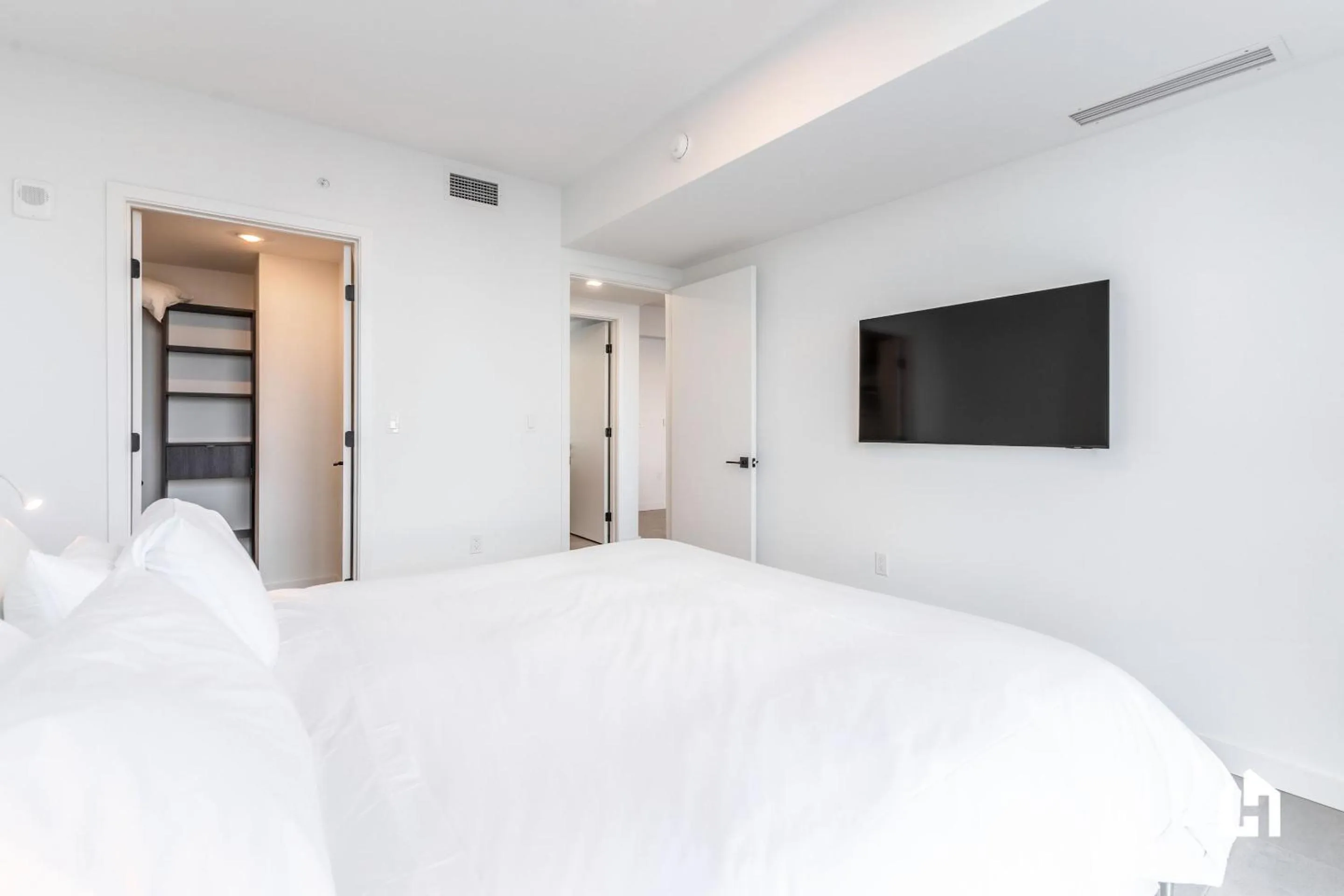 Bed in Downtown Miami Condos by Lua Host