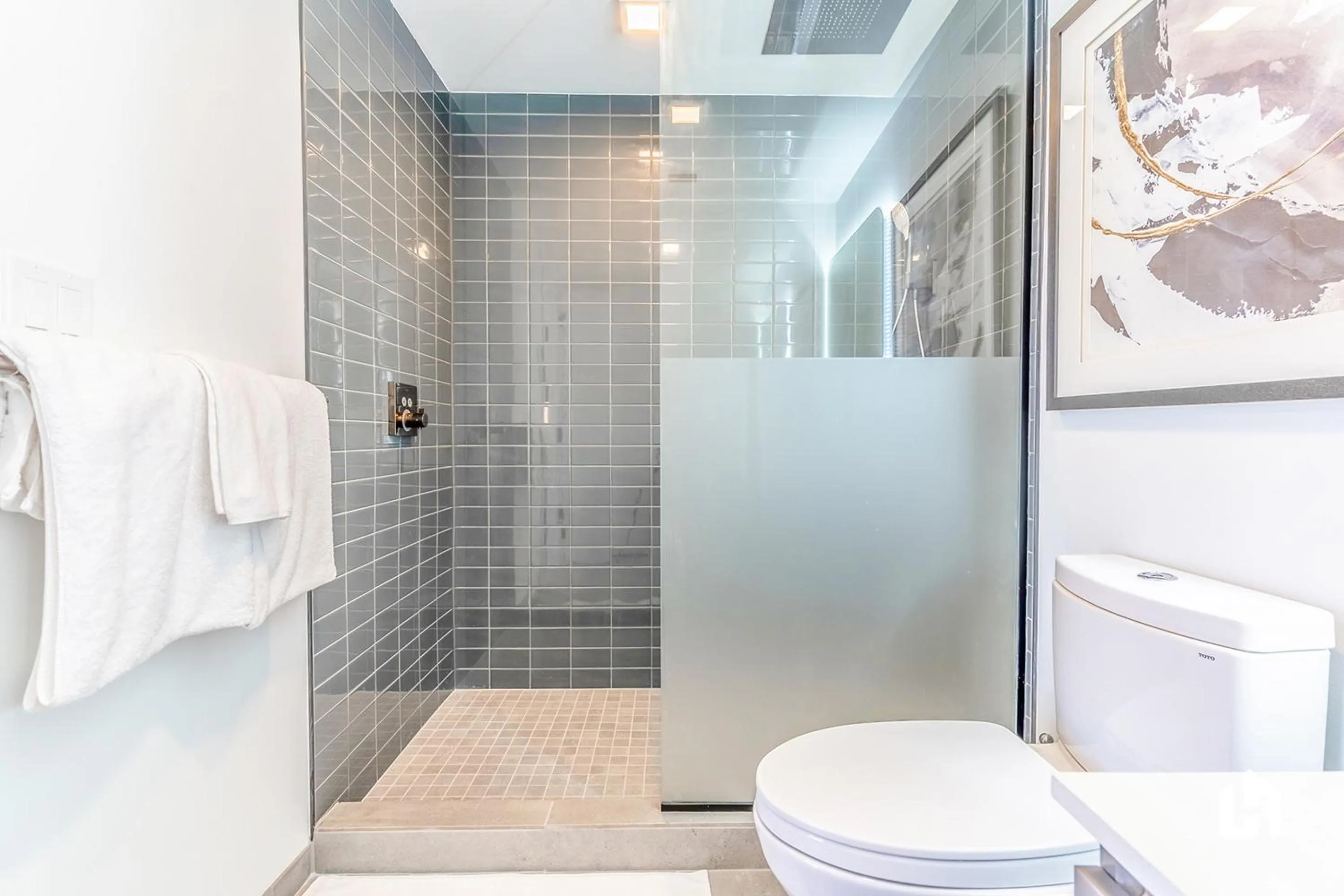 Bathroom in Downtown Miami Condos by Lua Host