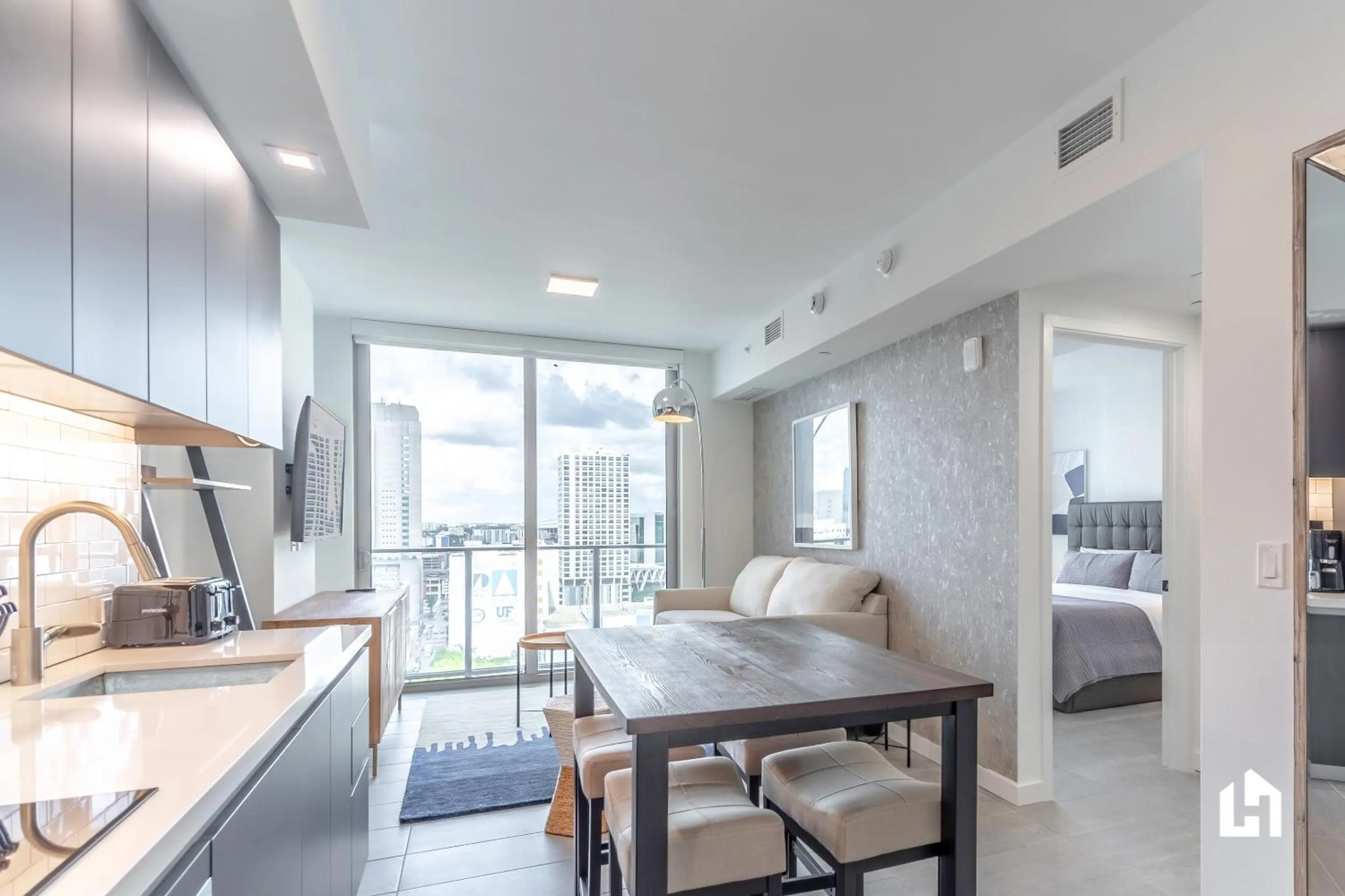 Living room, Bed in Downtown Miami Condos by Lua Host