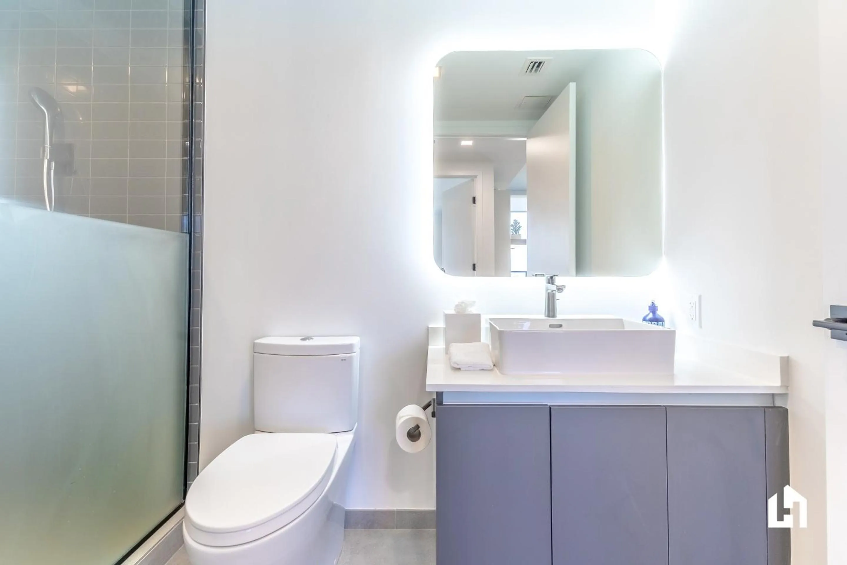 Bathroom in Downtown Miami Condos by Lua Host