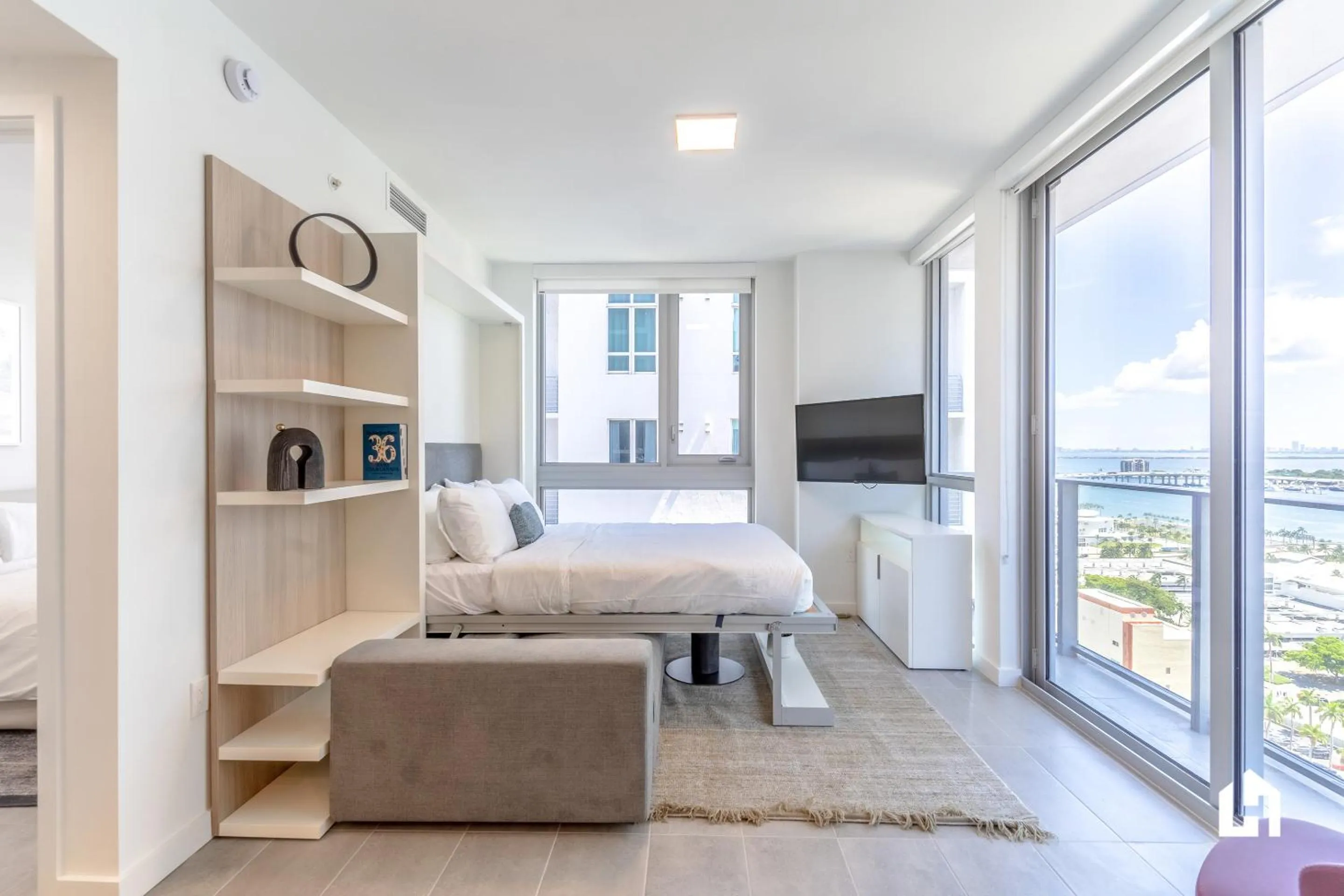 TV and multimedia, Bed in Downtown Miami Condos by Lua Host