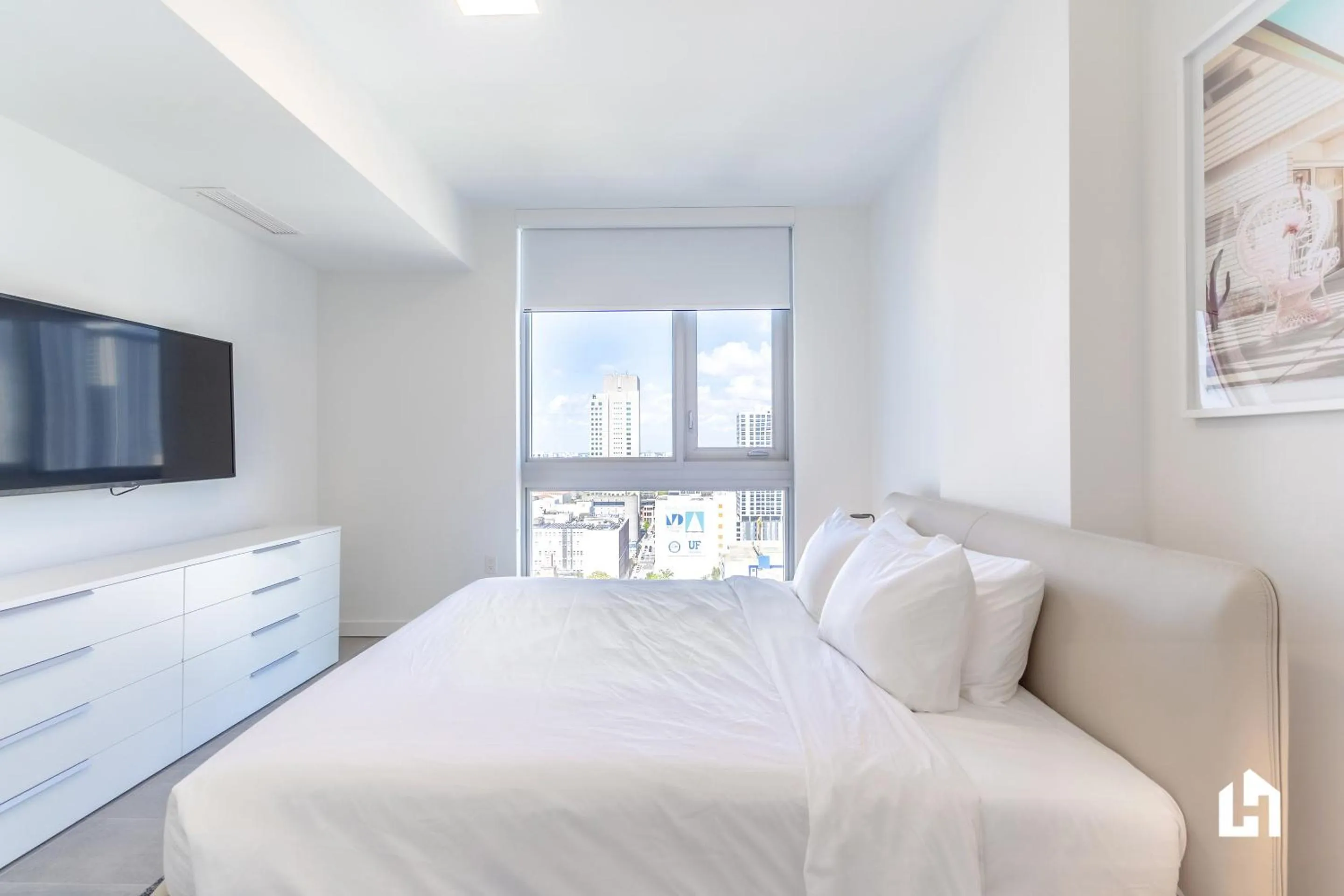 Bed in Downtown Miami Condos by Lua Host