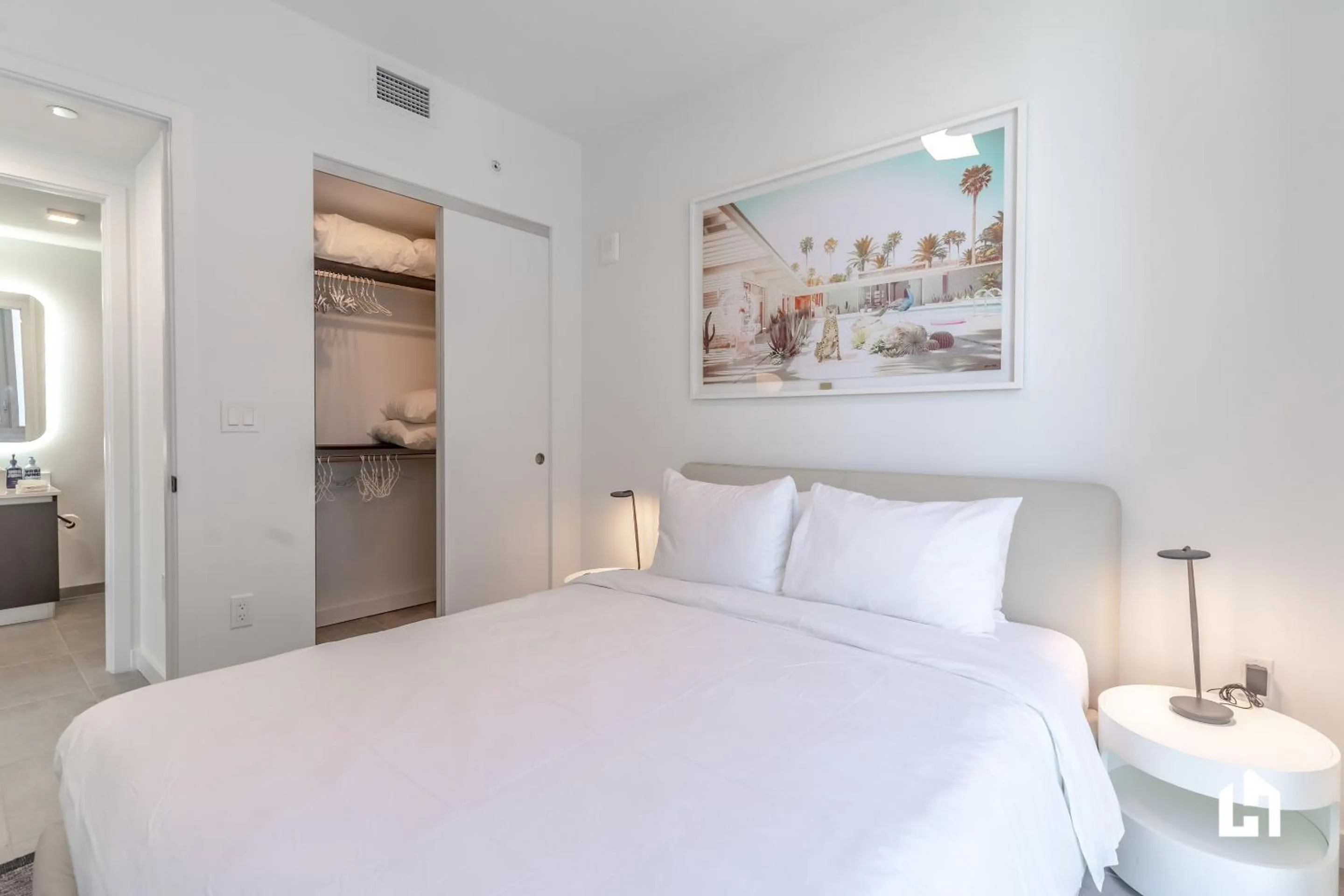 Bed in Downtown Miami Condos by Lua Host