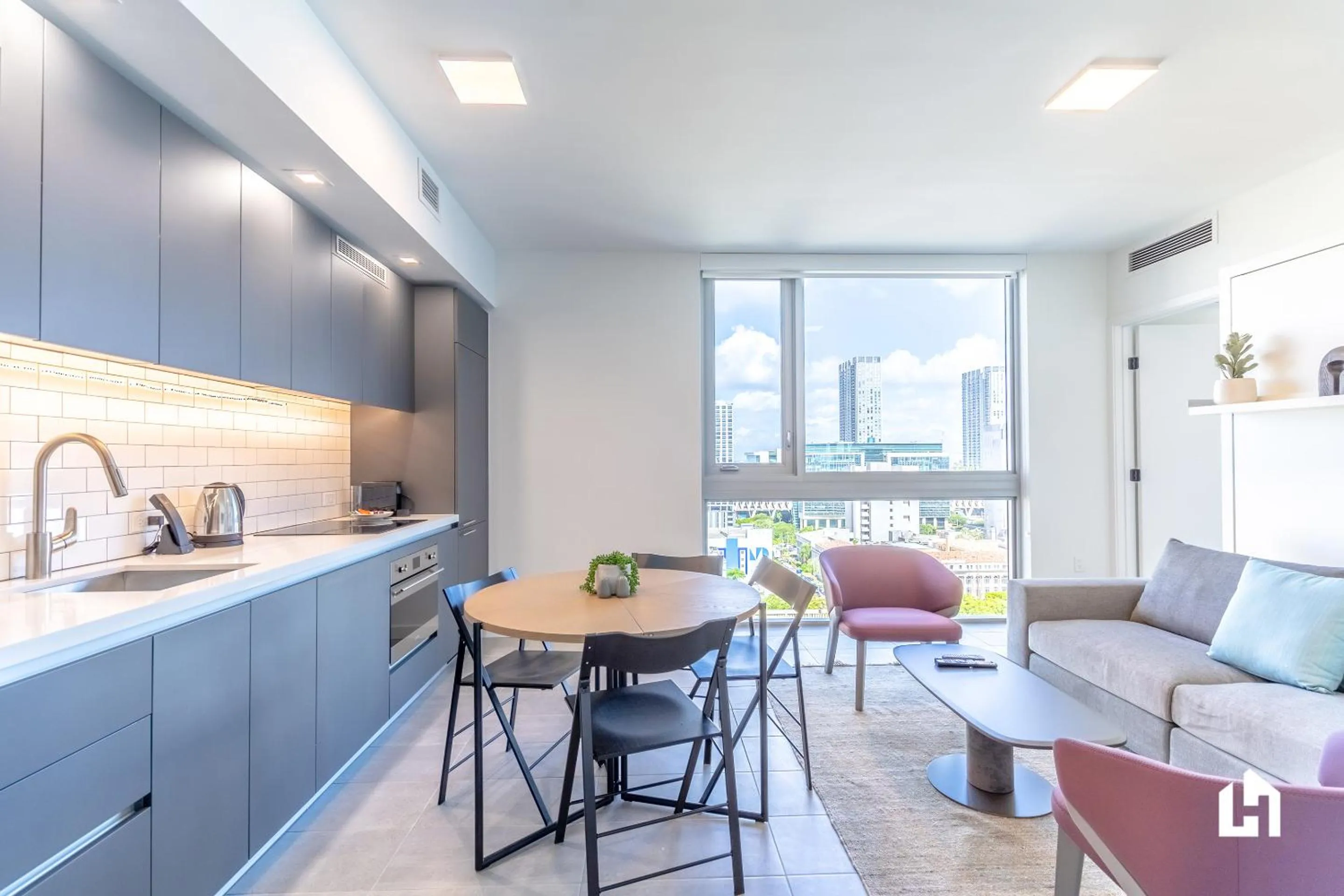 Kitchen or kitchenette in Downtown Miami Condos by Lua Host