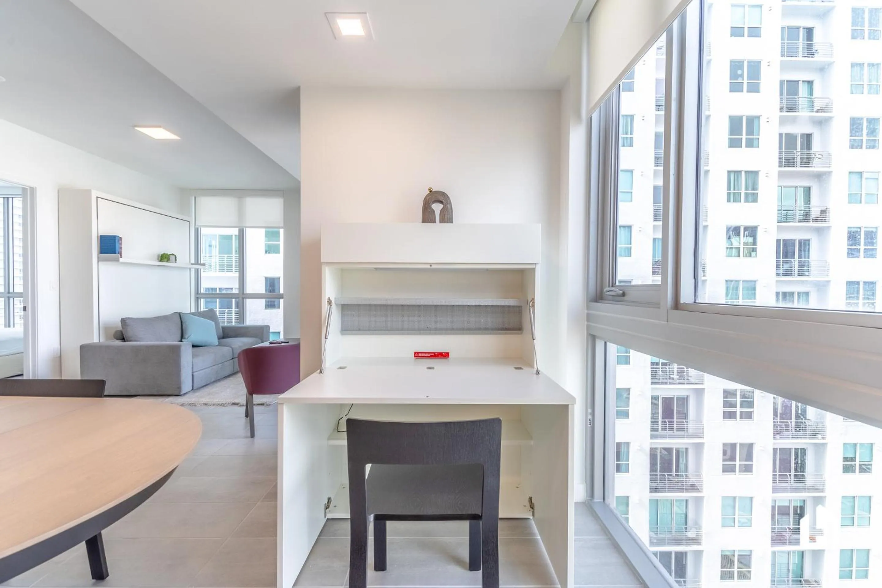 hair dresser in Downtown Miami Condos by Lua Host